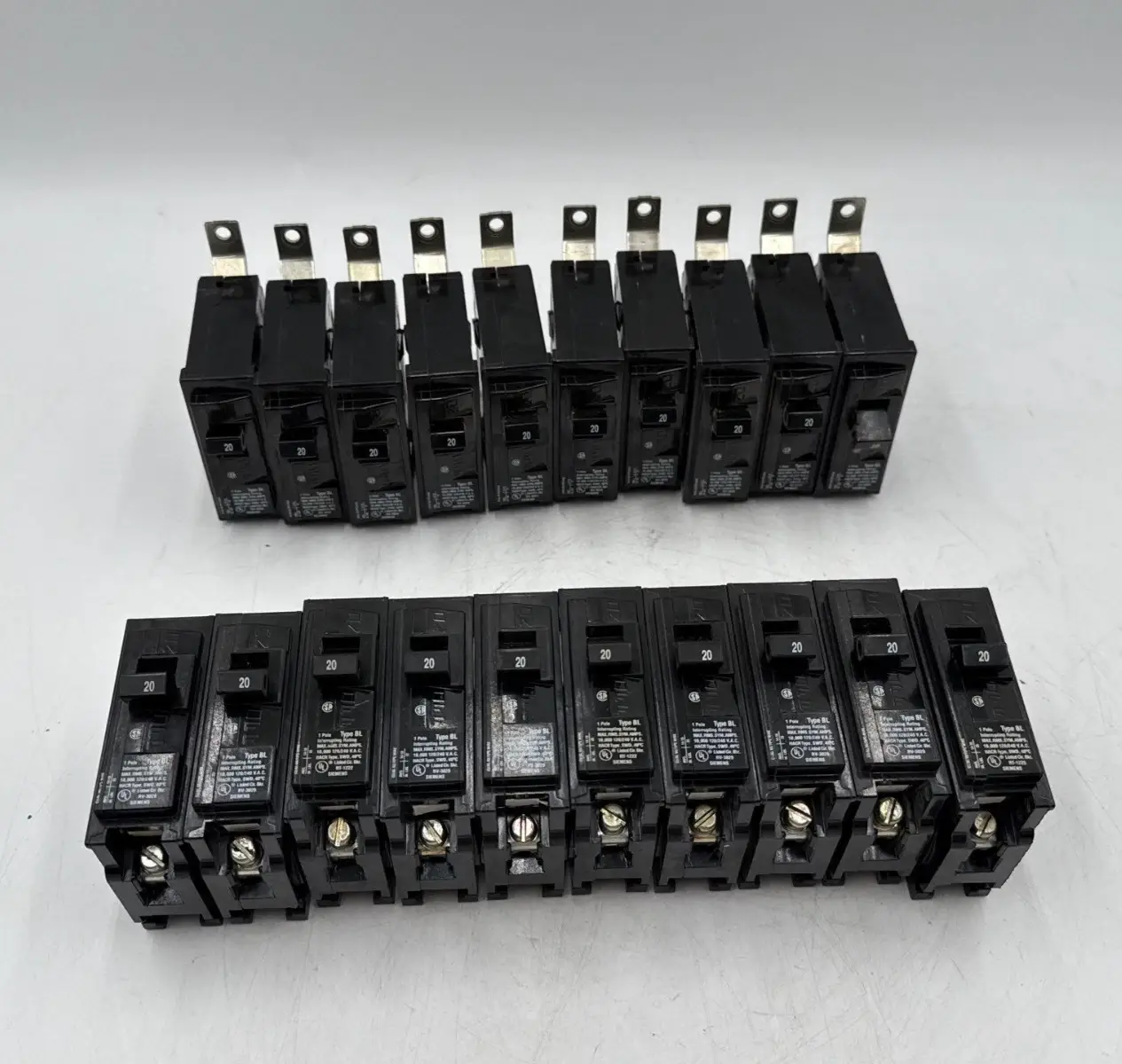 20PC Siemens B120 Circuit Breaker 20A 1P 120/240V 1PH BL 20 Amp 1 Pole 20 Piece
