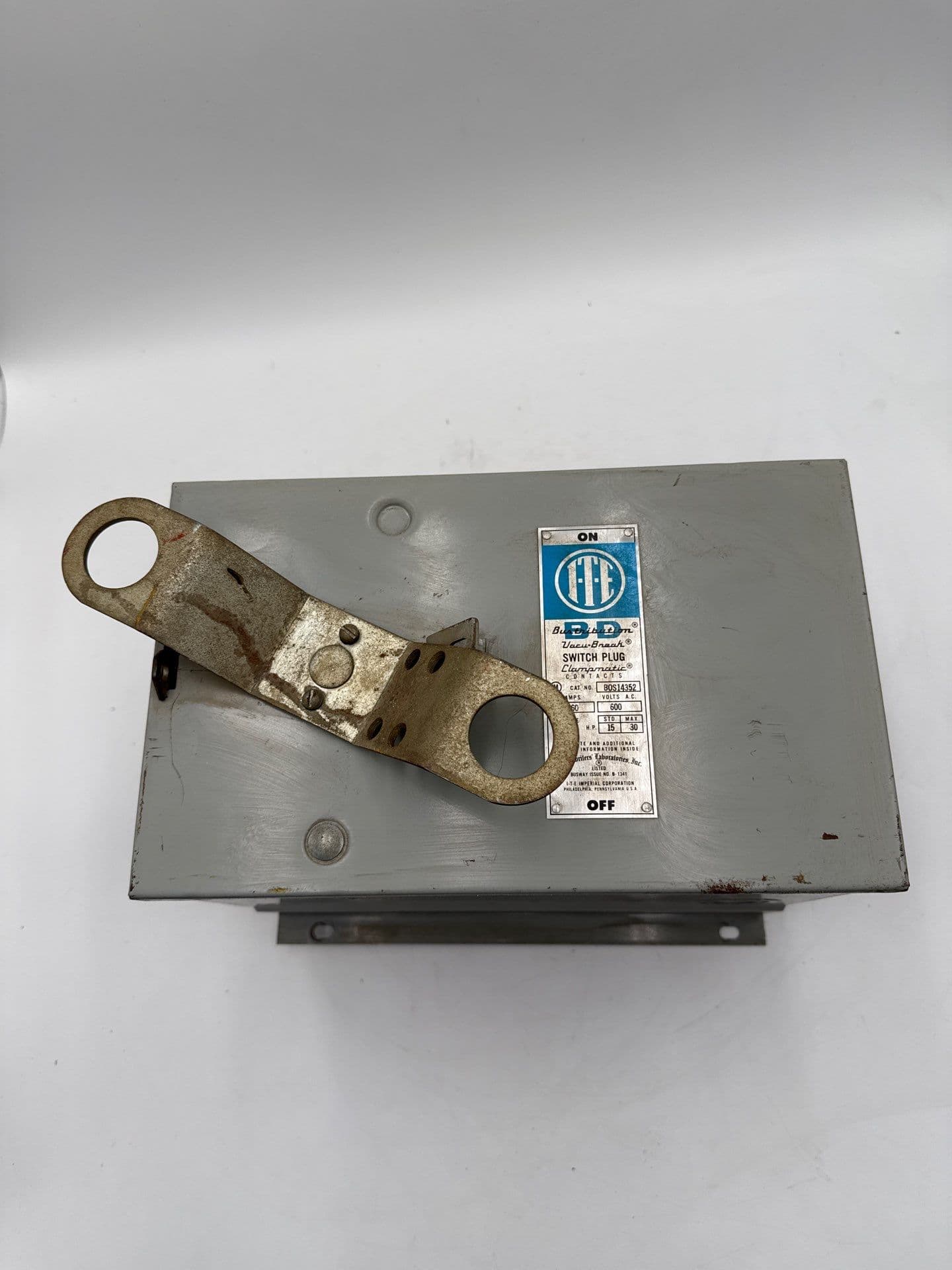 ITE BOS14352 Disconnect — image 1 of 8