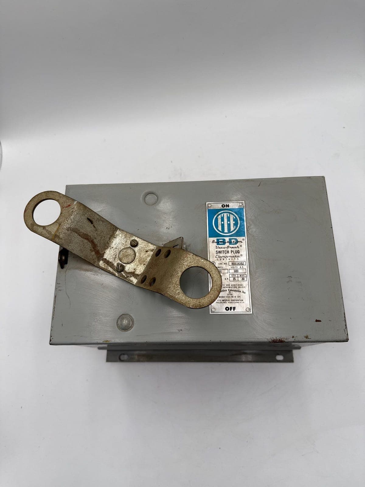 ITE BOS14352 Disconnect — image 1 of 8