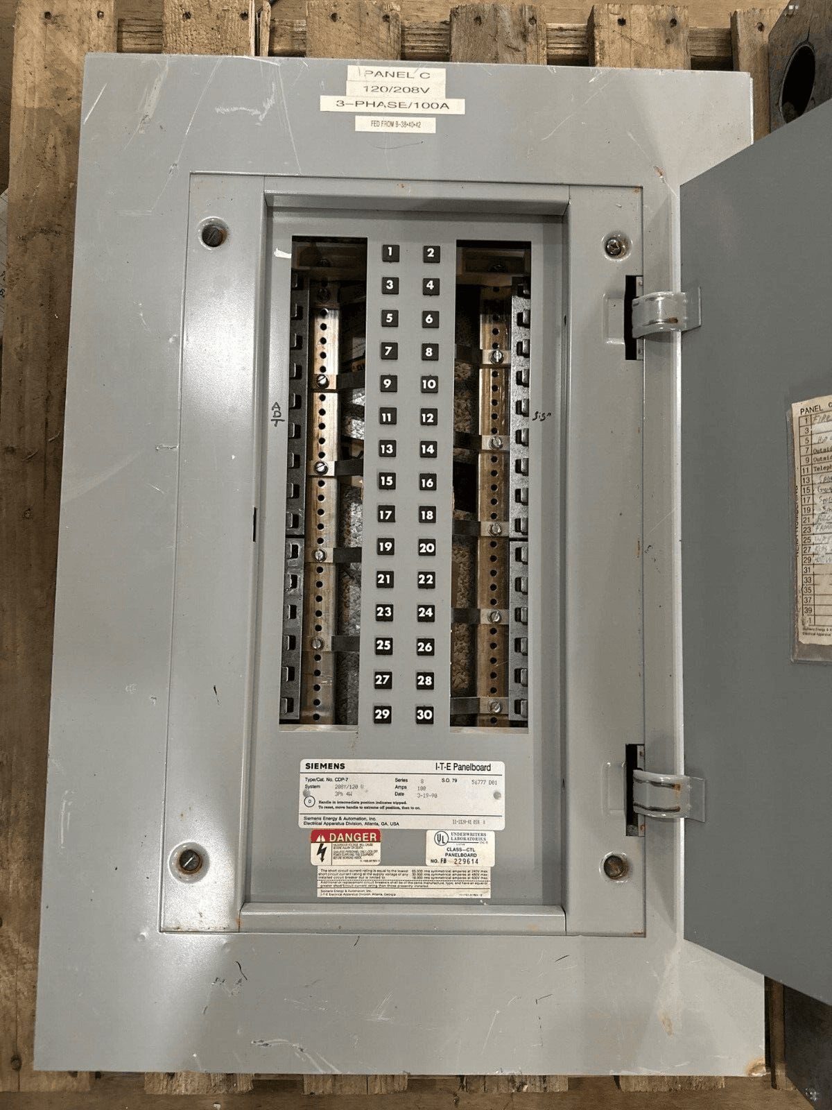 Siemens CDP-7 Panelboard 100A 208Y/120V 3PH 4W 30 Circuit P512 – image 1