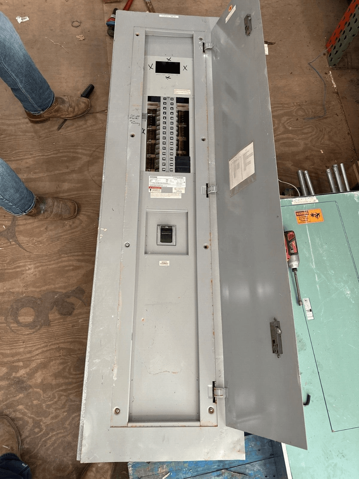 Siemens CDP-7 ITE Panelboard 500A 480Y/277V 3PH 4W Indoor Encl 30 Cir MCB P513 – image 1