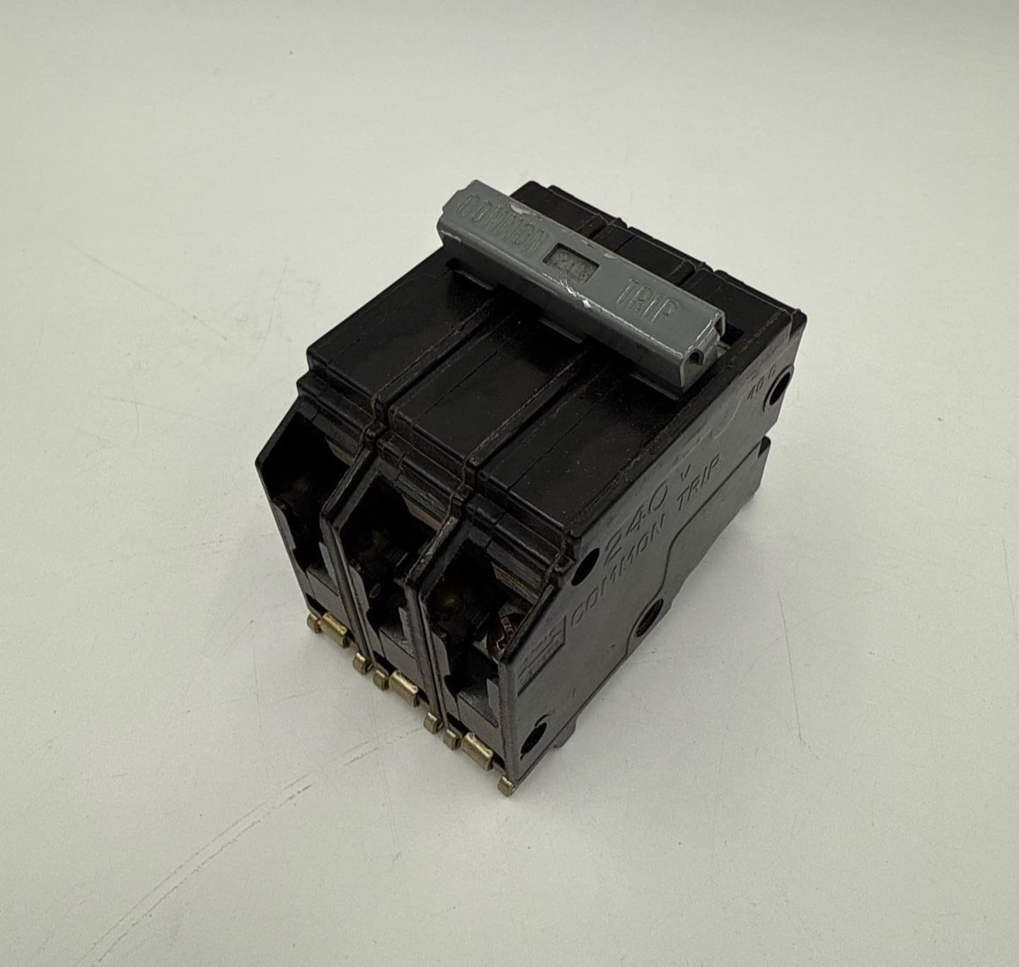 Cutler Hammer CHB320 Circuit Breaker 20A 3P 240V CHB 20 Amp 3 Pole Bolt On – image 1