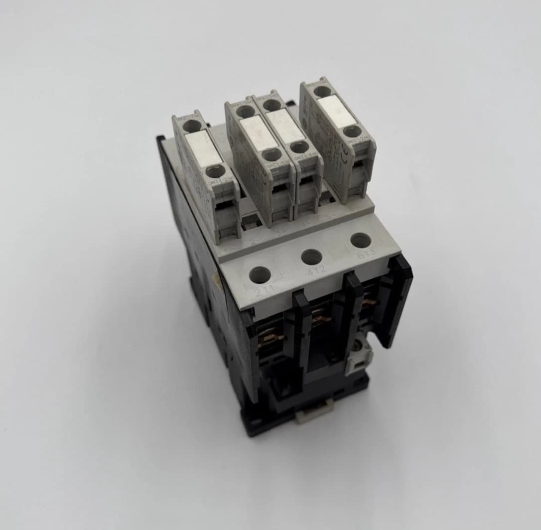GE CL06A300M Contactor — image 1 of 12