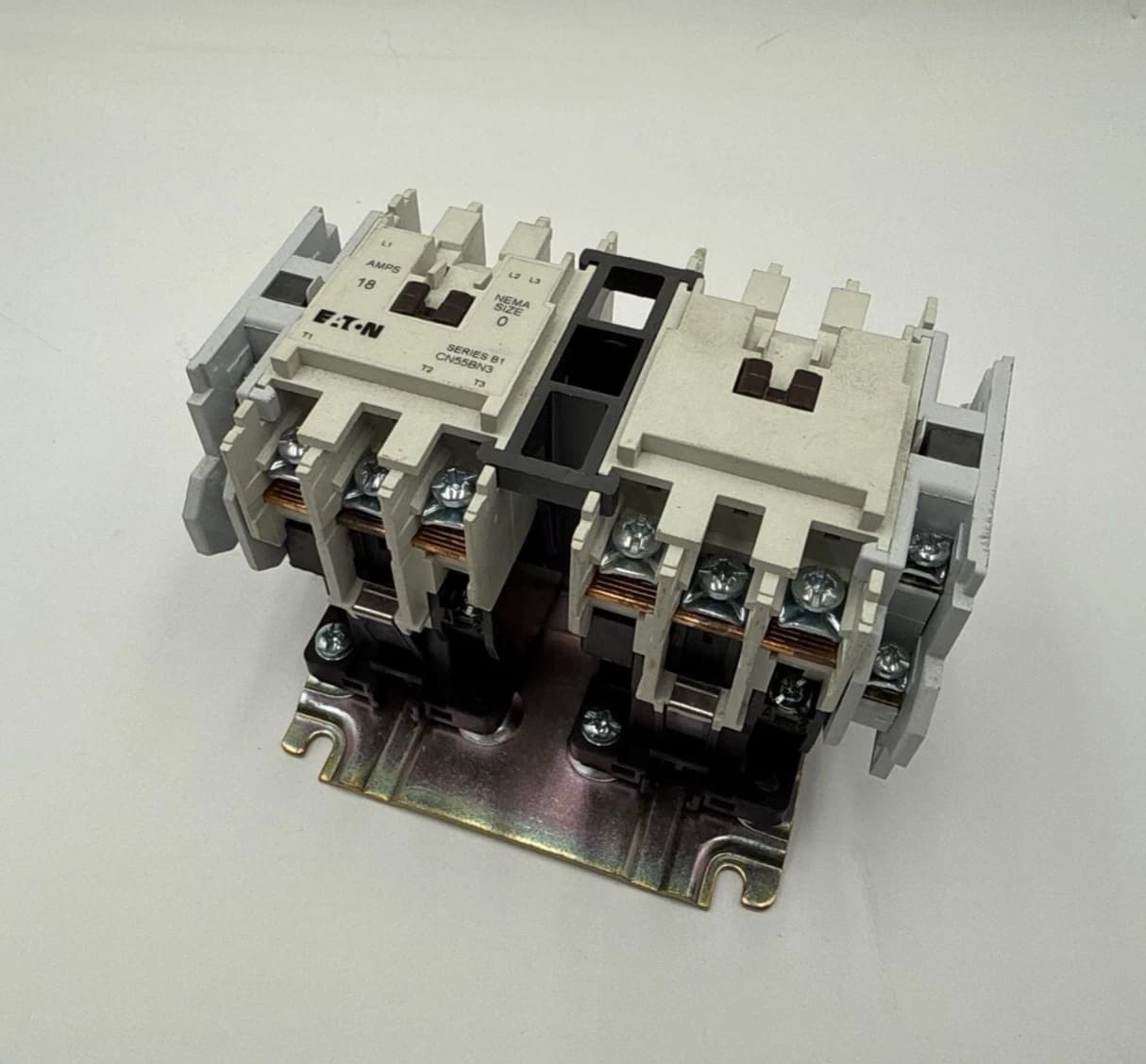 Eaton CN55BN3 Reversing Contactor NEMA Size 0 18A 3P 5HP Coil 110/120V CN55BN3AB – image 1