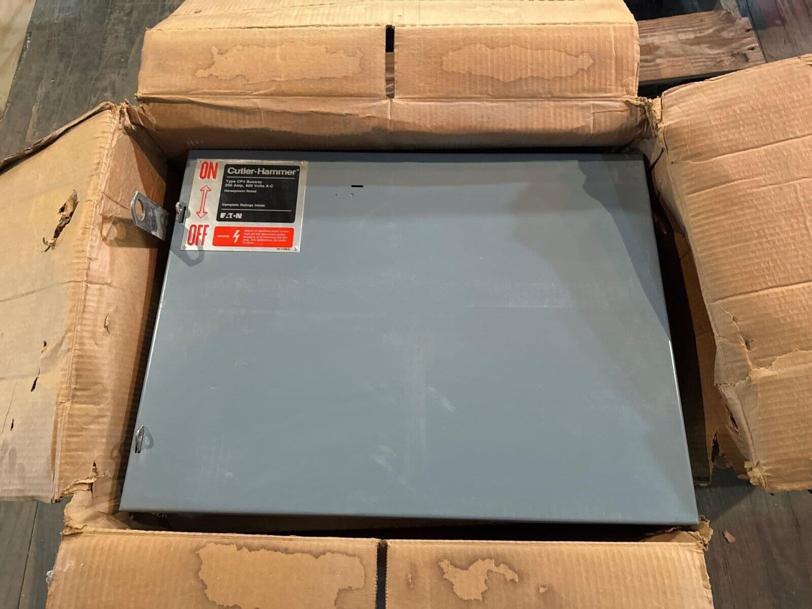 Eaton CP4HD464 Disconnect — image 1 of 9