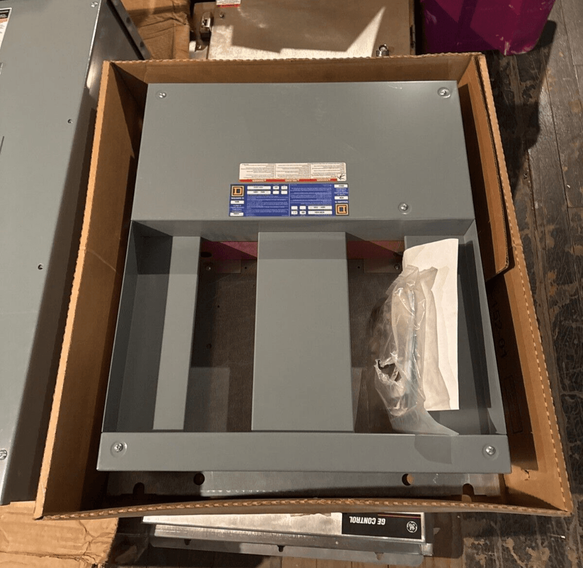 Square D HCM14484 HCM Panelboard Interior 400A 600V 3PH 18 Cir 400 Amp Panel – image 1