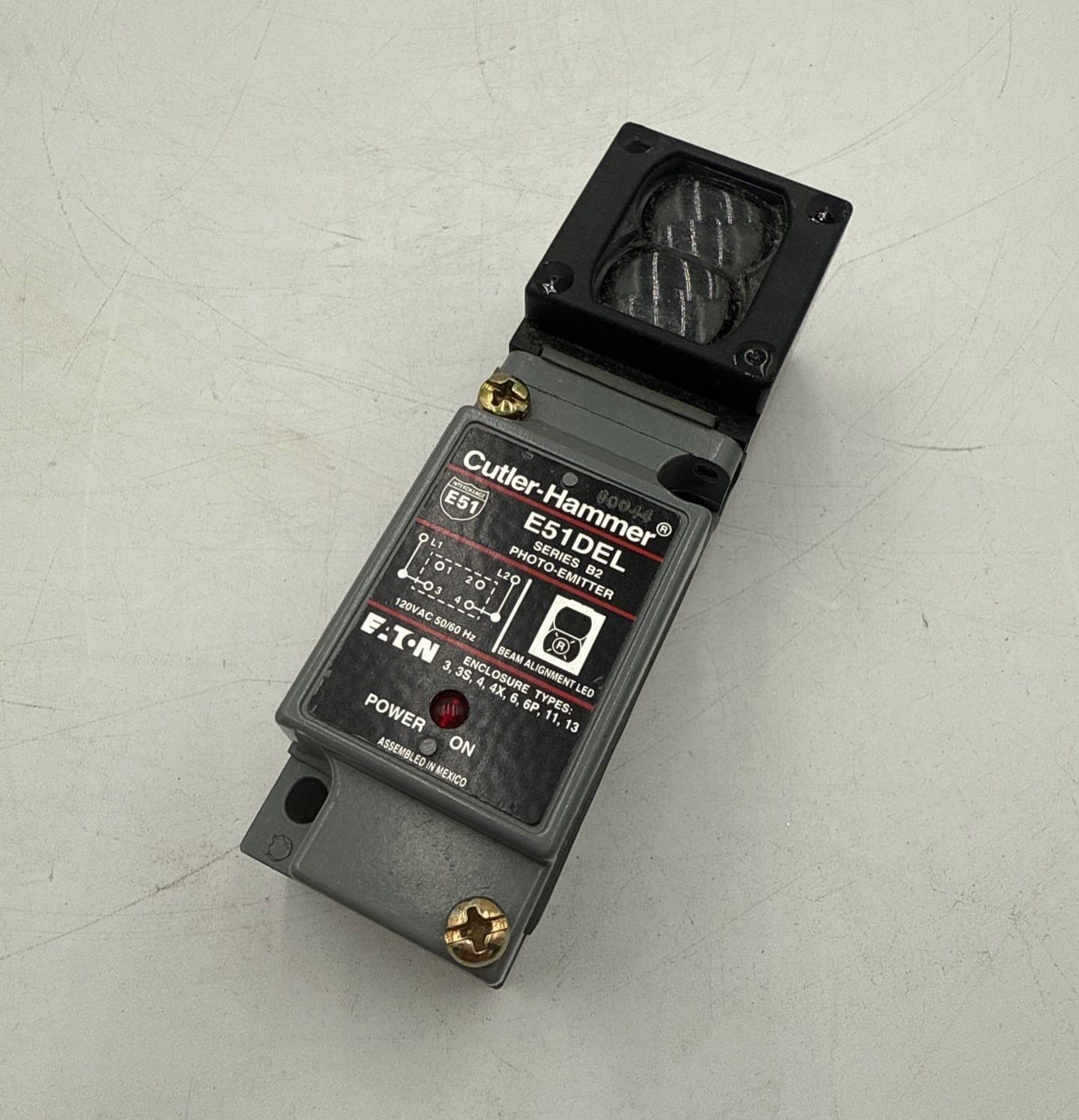 Cutler Hammer E51DEL Thru-Beam Head & Body Photoelectric Switch – image 1