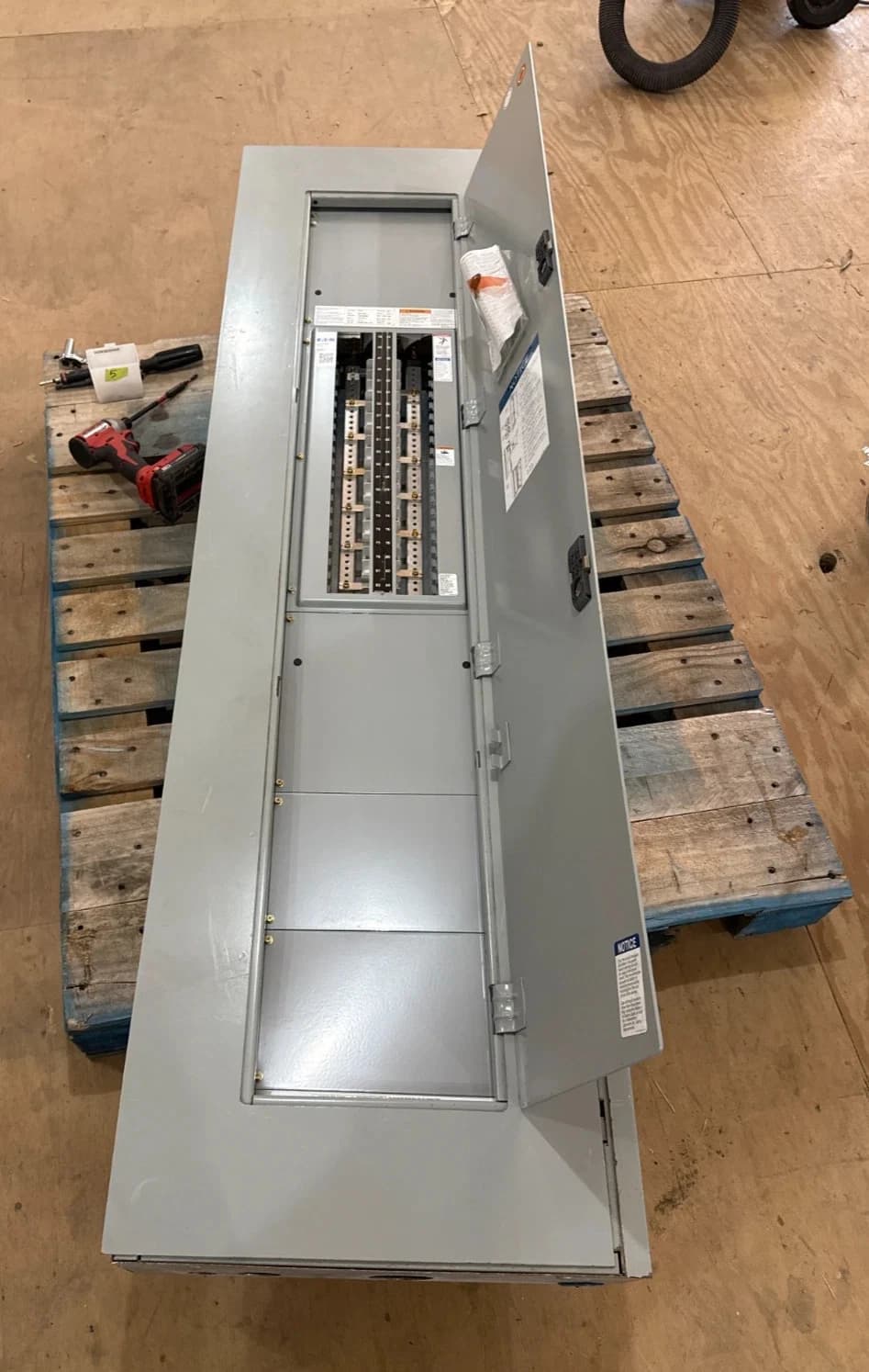 Eaton PRL1A Pow-R-Line Panelboard 400A 208/120V 3PH 4W MLO Panel 400 Amp 42 Cir