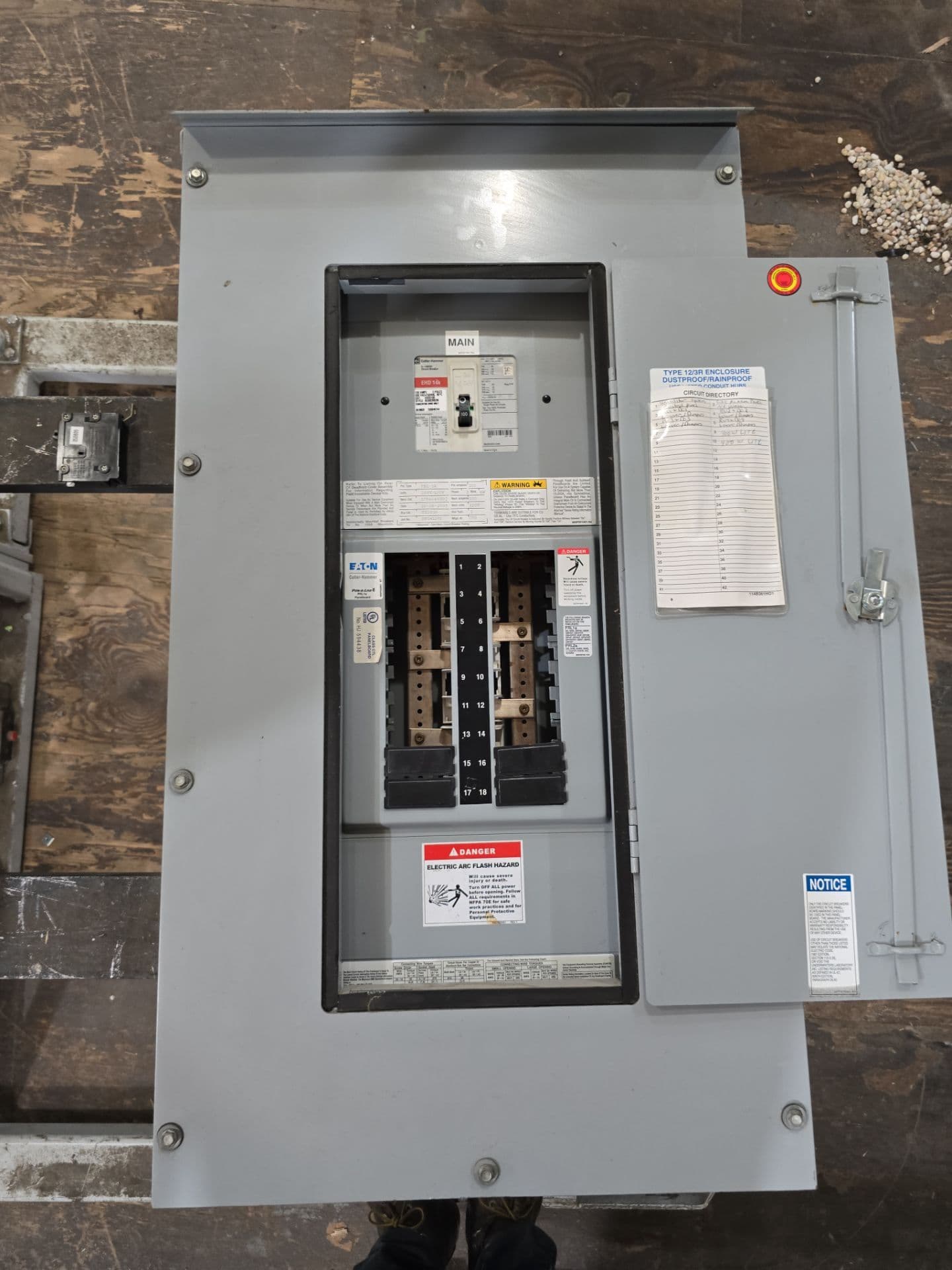 Eaton PRL1A Panelboard 100A 208/120V 3PH 4W 18 Cir 3R Encl MCB Main EHD3100 – image 1