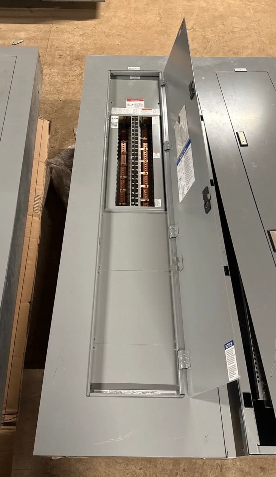 Eaton PRL1A Panelboard 400A 208/120V 3PH 4W MLO Panel 400 Amp 42 Circuit Indoor