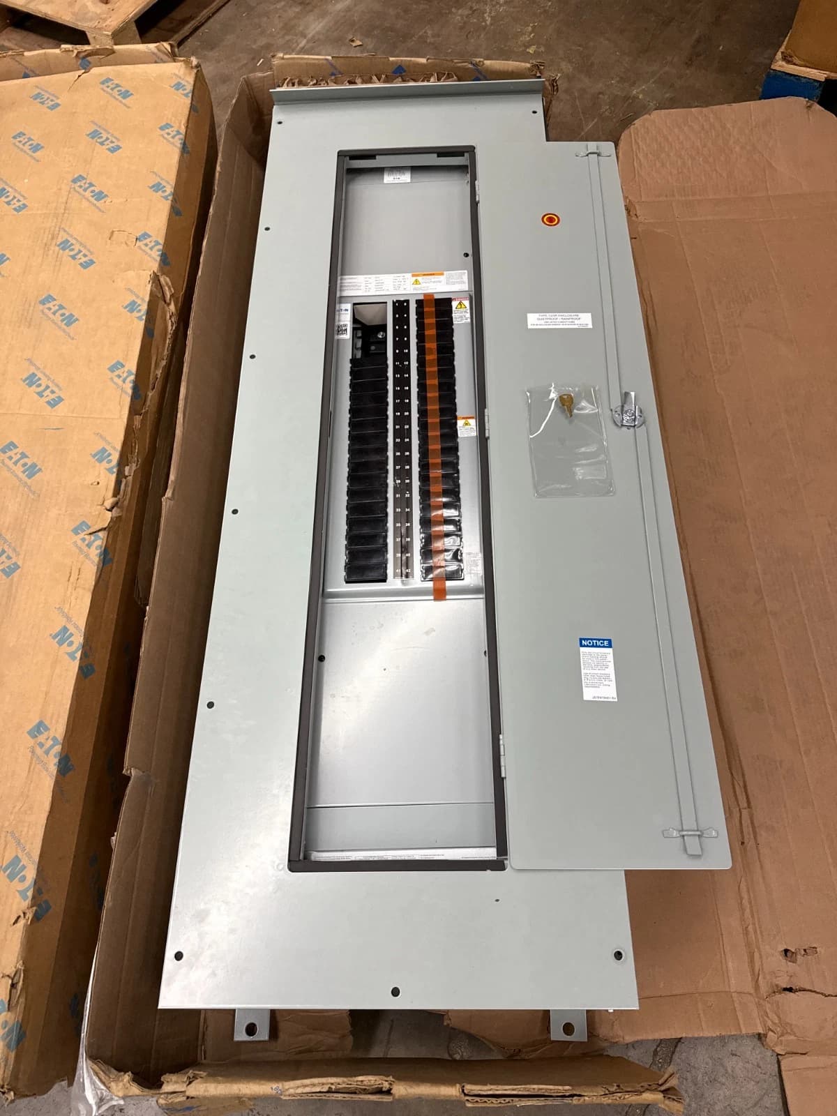 Eaton PRL2X Panelboard 400A 480/277V 3PH 4W 400 Amp 42 Cir MLO Panel 3R Encl New – image 1