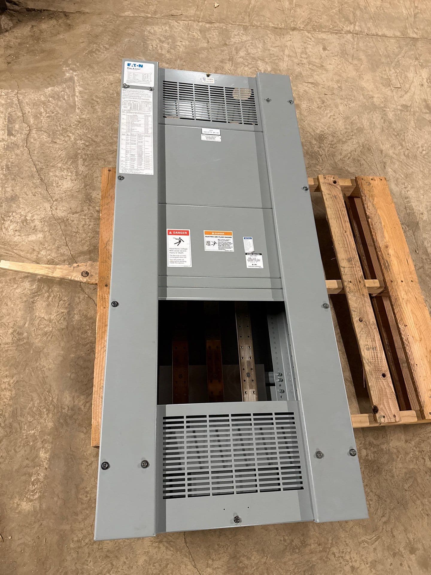 Eaton PRL4 Panelboard 600A 480/277V 3PH 4W MLO Panel 600 Amp 24 Space BX2457P