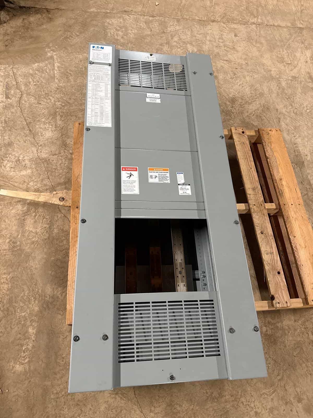 Eaton PRL4 Panelboard 600A 480/277V 3PH 4W MLO Panel 600 Amp 24 Space BX2457P