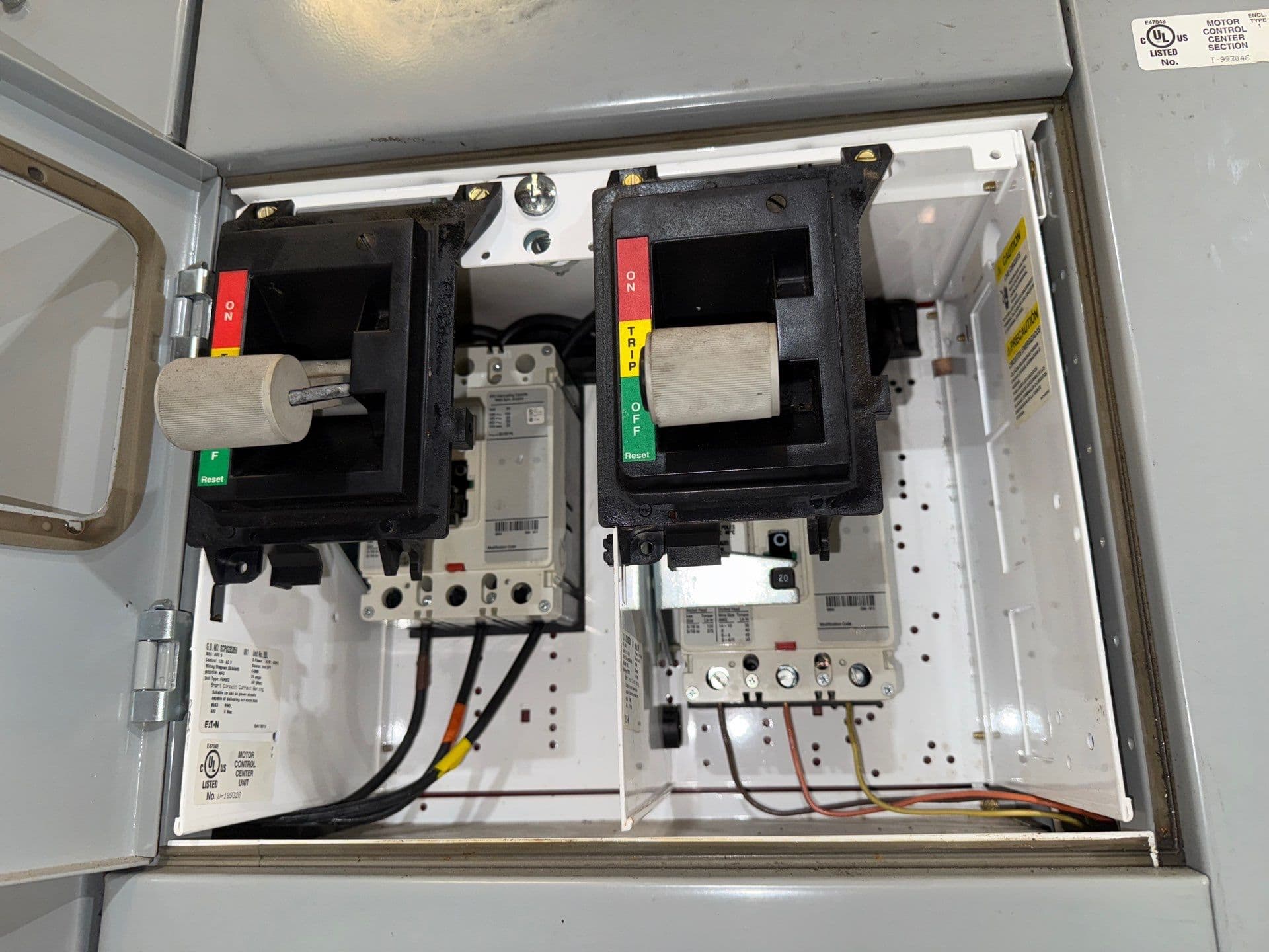 Eaton Freedom 2100 12" 20A Dual Twin Feeder MCC Bucket HFD3020 20 Amp Breaker – image 1