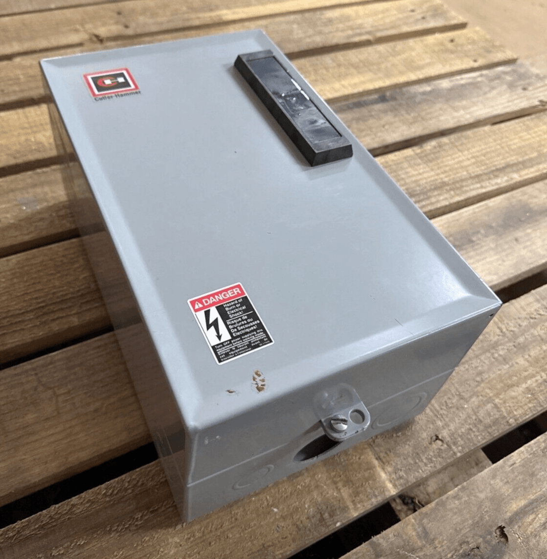 Cutler-Hammer ECL03C1A4A Motor Control — image 1 of 9