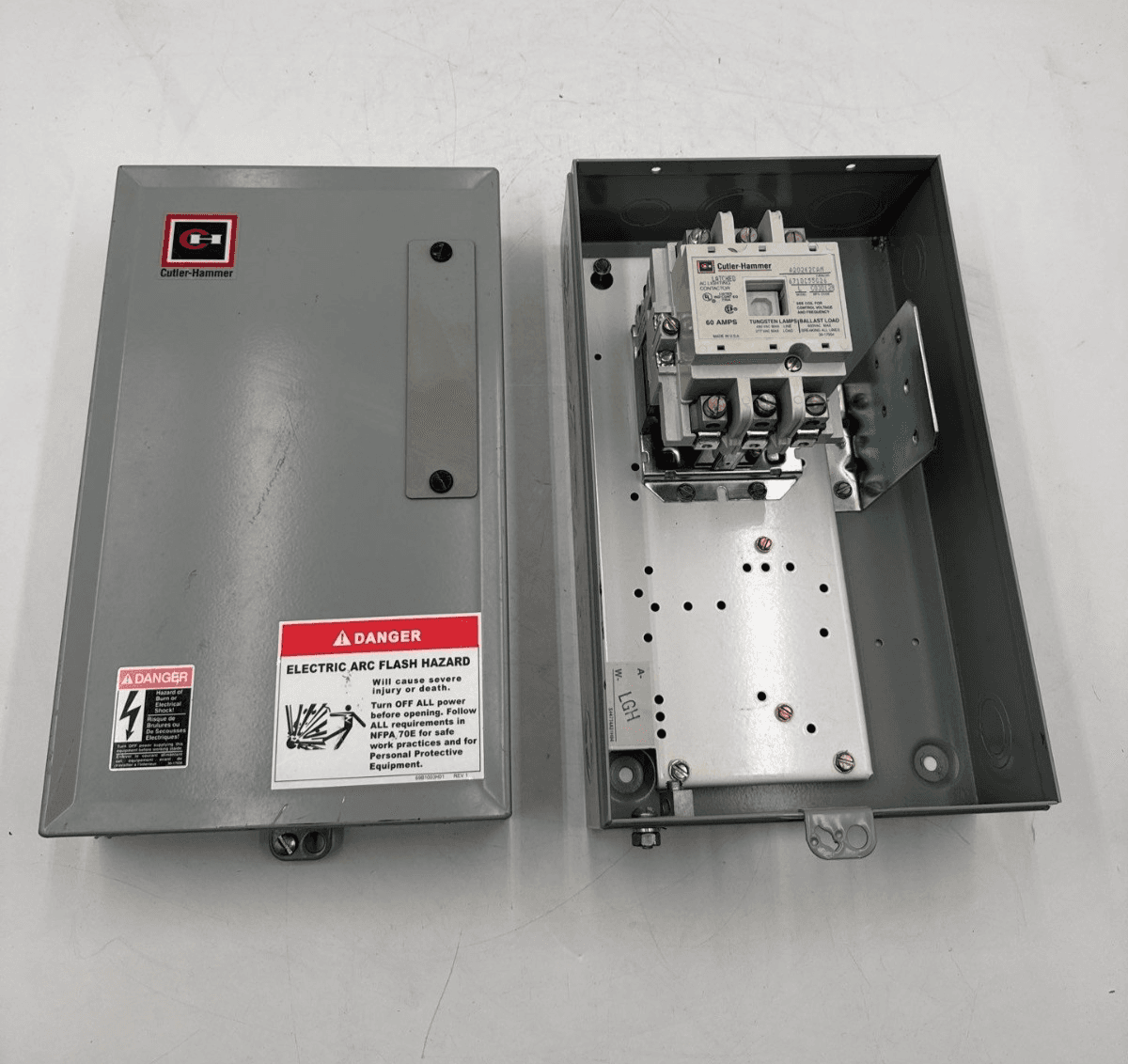 Cutler Hammer ECL04D1A3A Enclosed Lighting Contactor A202K2CAM 3P Coil 110/120V – image 1
