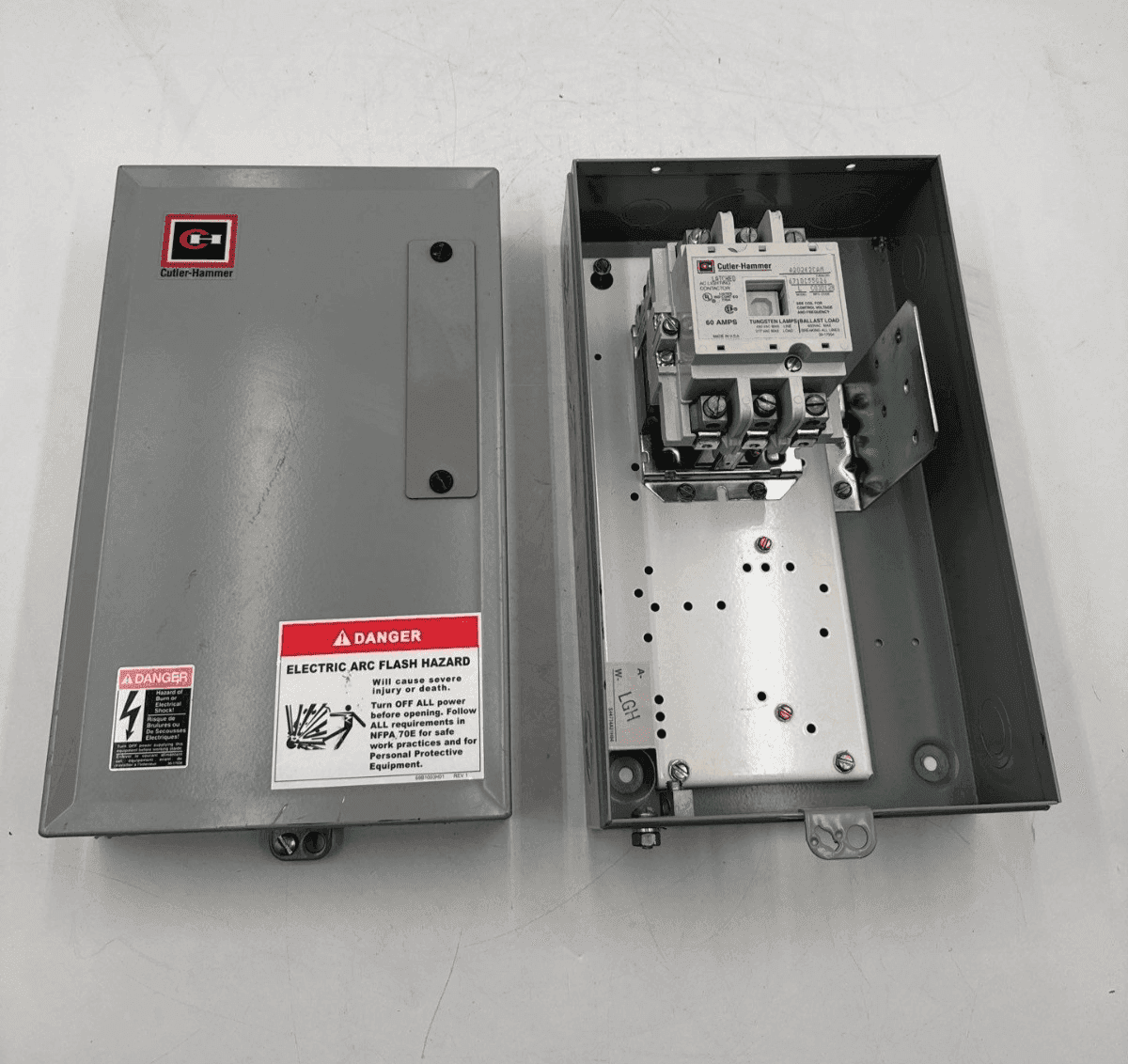 Cutler Hammer ECL04D1A3A Enclosed Lighting Contactor A202K2CAM 3P Coil 110/120V