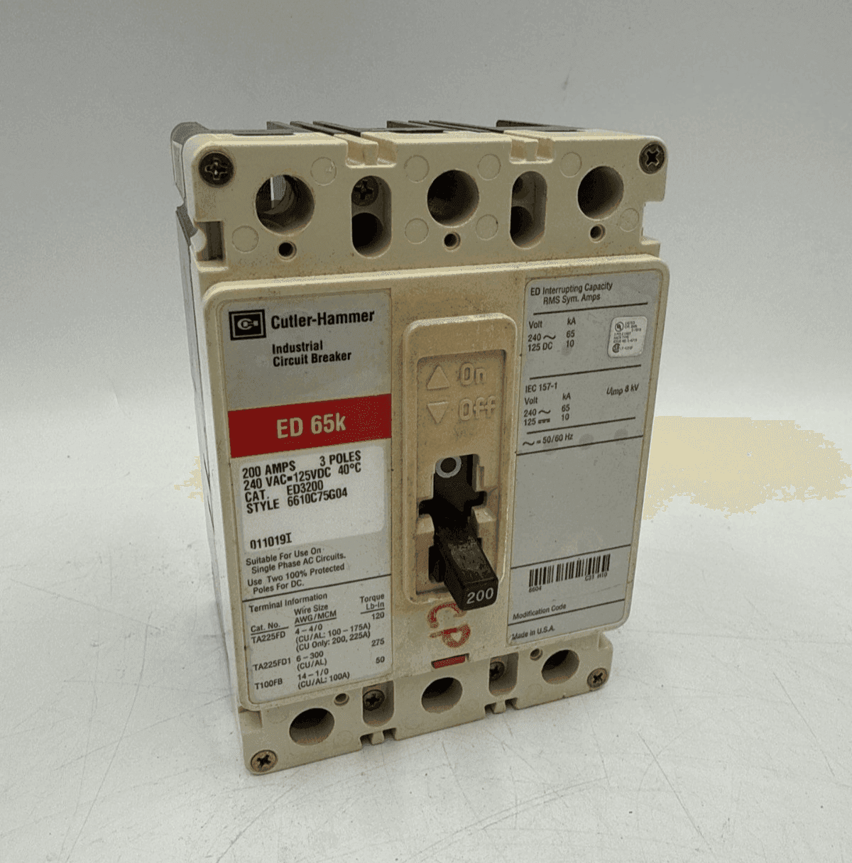 Cutler-Hammer ED3200 Circuit Breaker — image 1 of 8