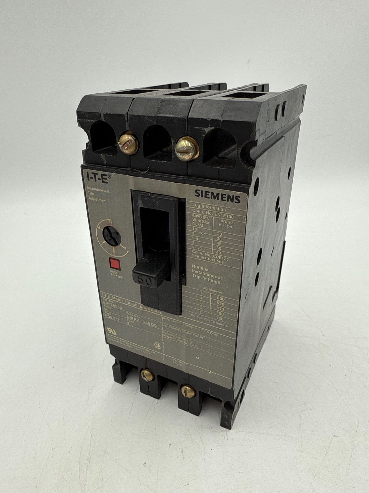 Siemens ED63A050 Circuit Breaker 50A 3P 600V 3PH ED6 3 Pole 50 Amp Gray – image 1
