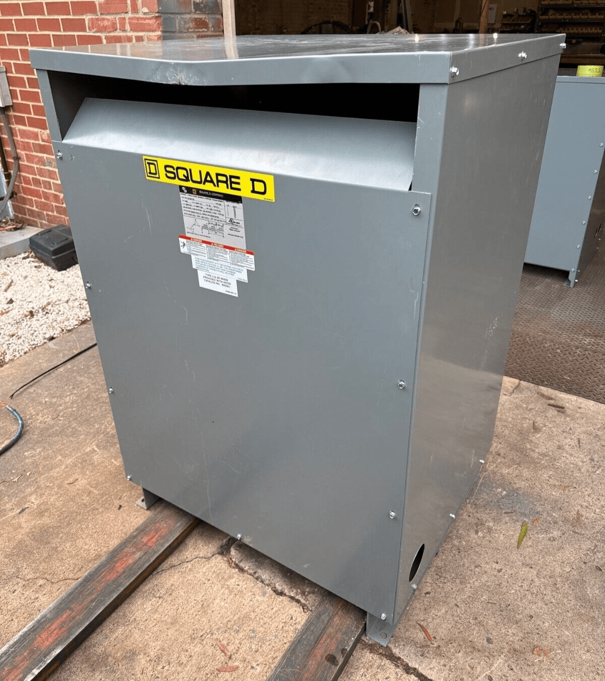 Square D EE225T3H Dry Type Transformers — image 1 of 12