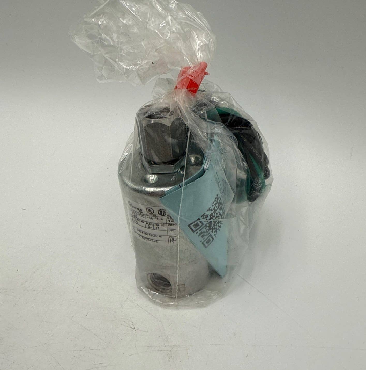 Versa ESM-8302-66-H-A120 Selector Valve Two-Inlet 3-Way 1/4" NPT Stainless