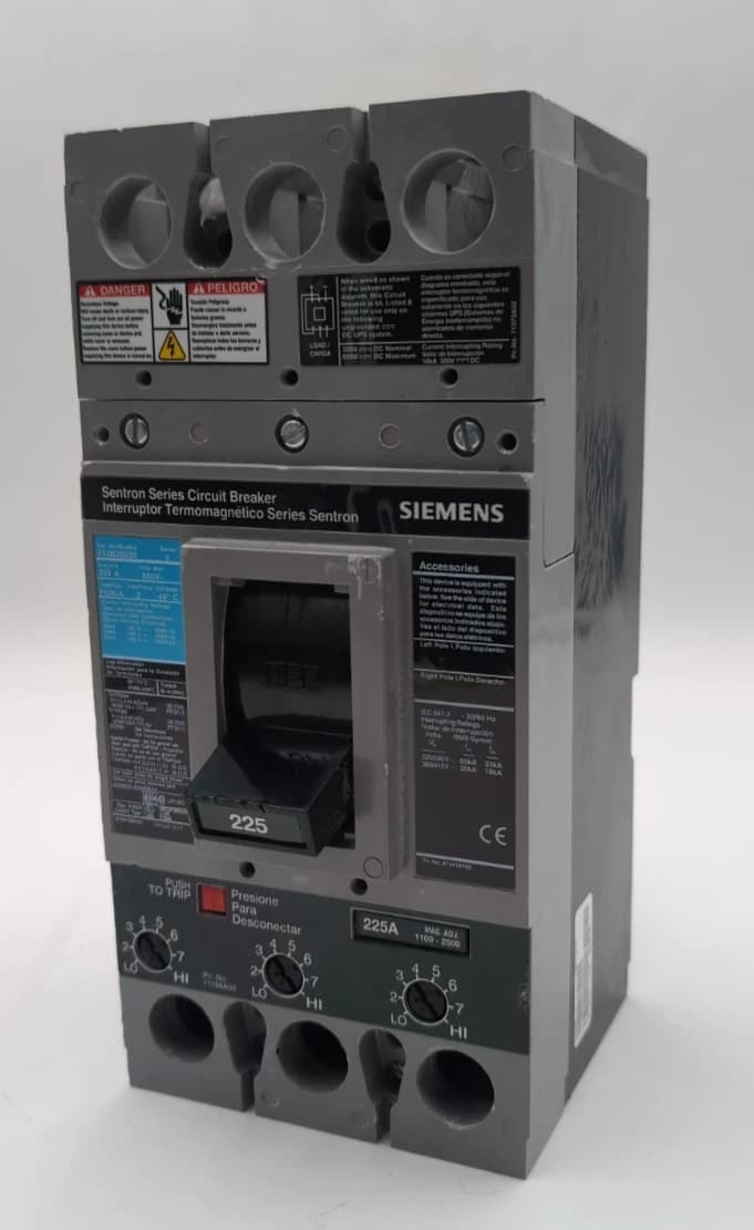 Siemens FXD63B225 Circuit Breaker — image 1 of 8