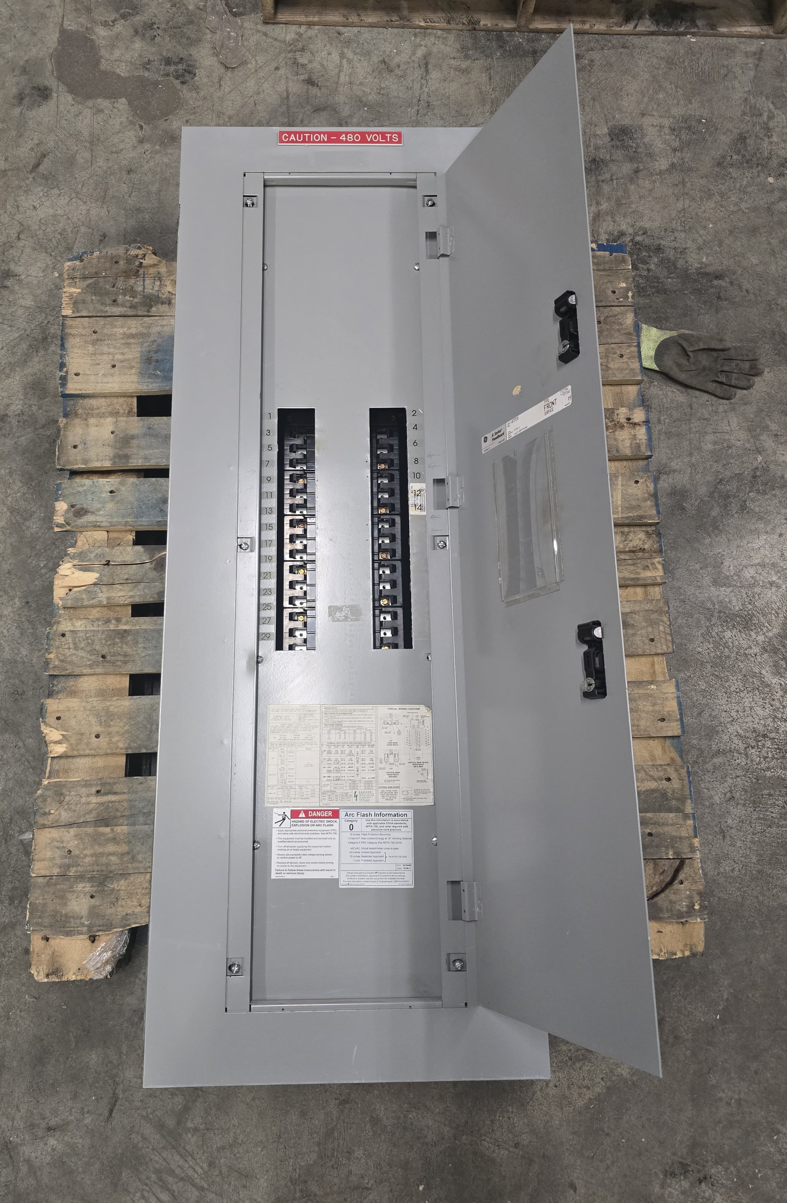 GE AEF3304 Panelboard 400A 480/277V 3PH 4W 30 Cir MLO Panel 400 Amp Indoor – image 1