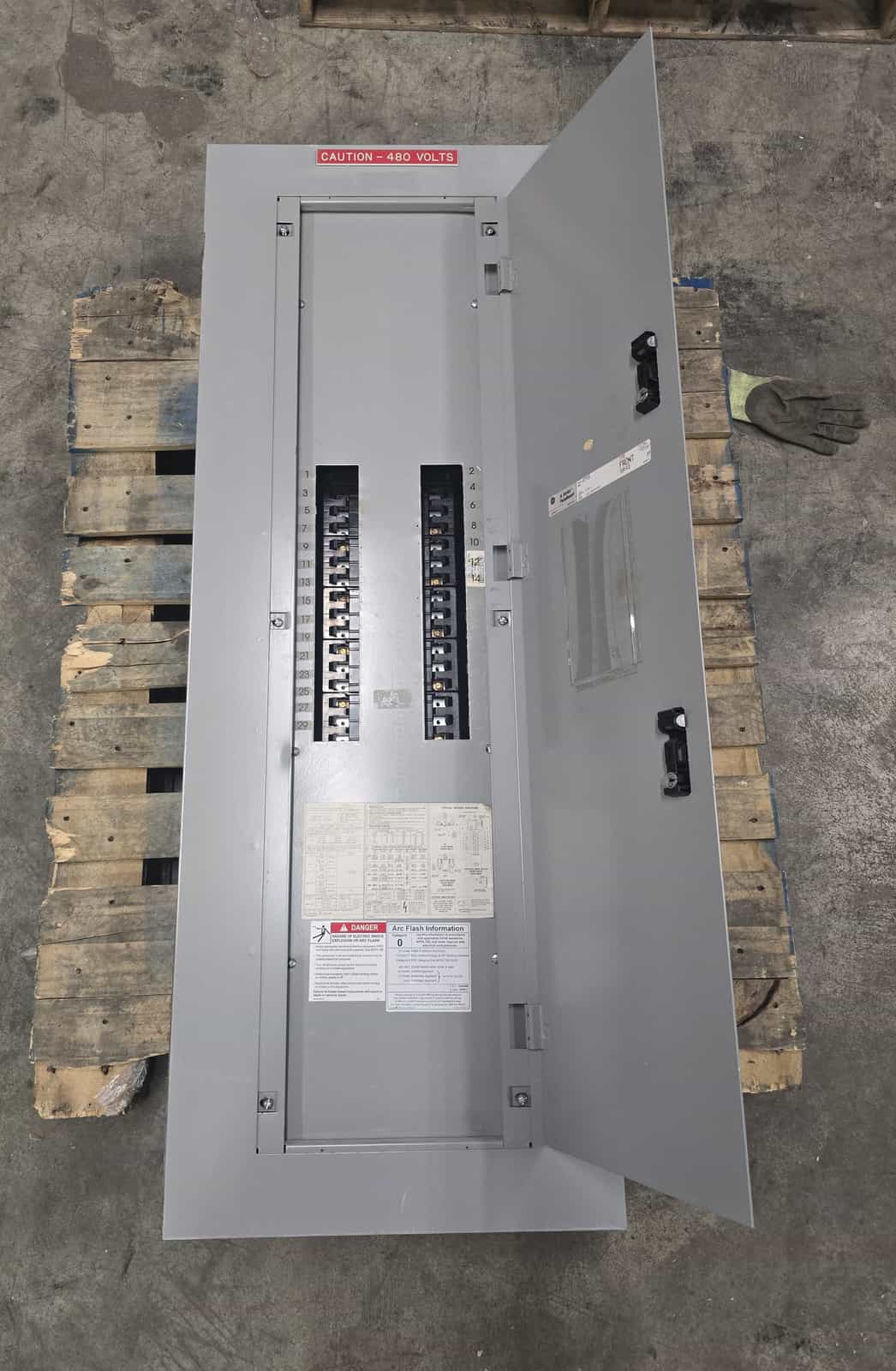 GE AEF3304 Panel — image 1 of 12