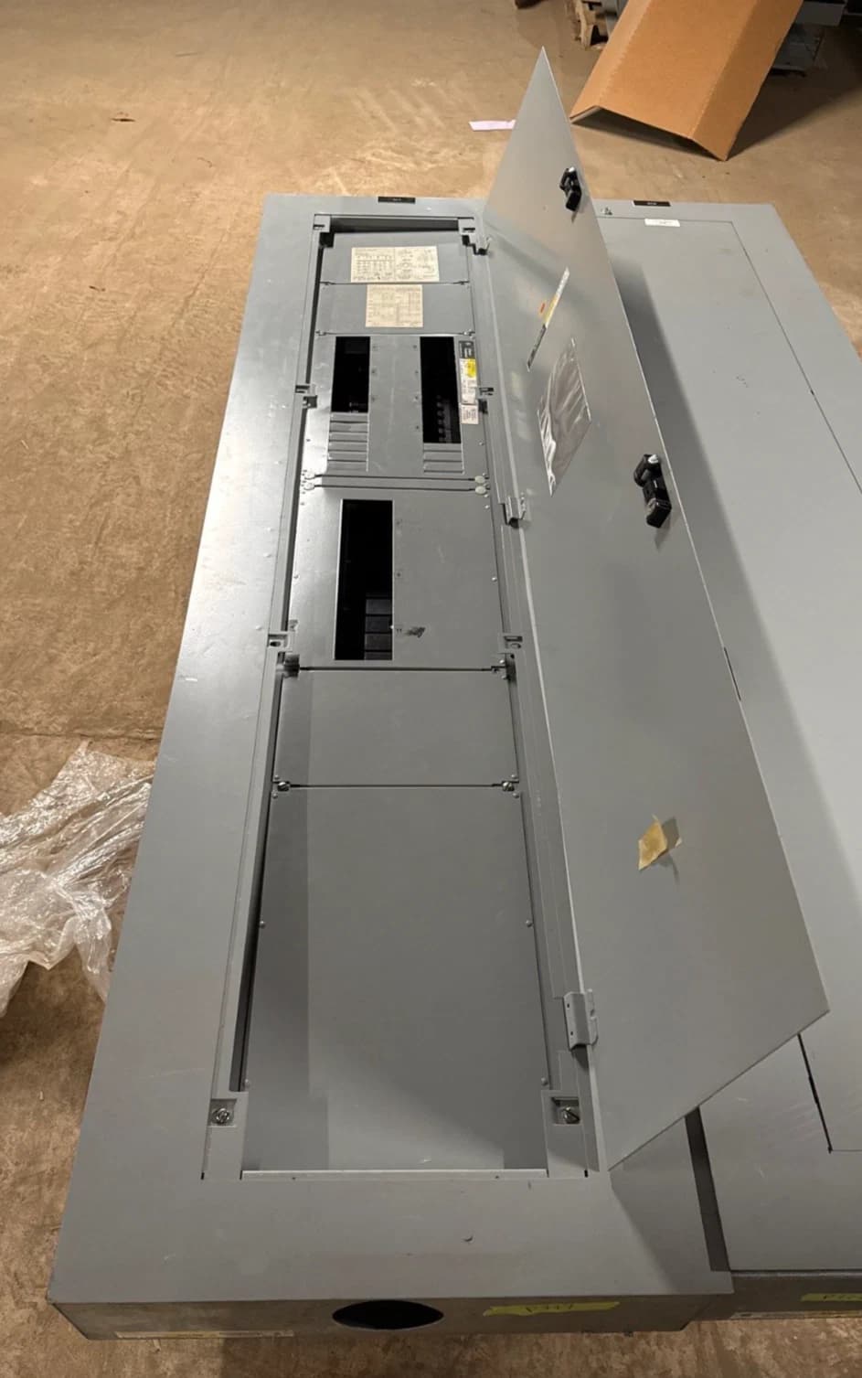 GE AEF3304MBX Panelboard 400A 480/277V 3PH 4W 30 Cir MLO Panel 400 Amp Main Lug – image 1