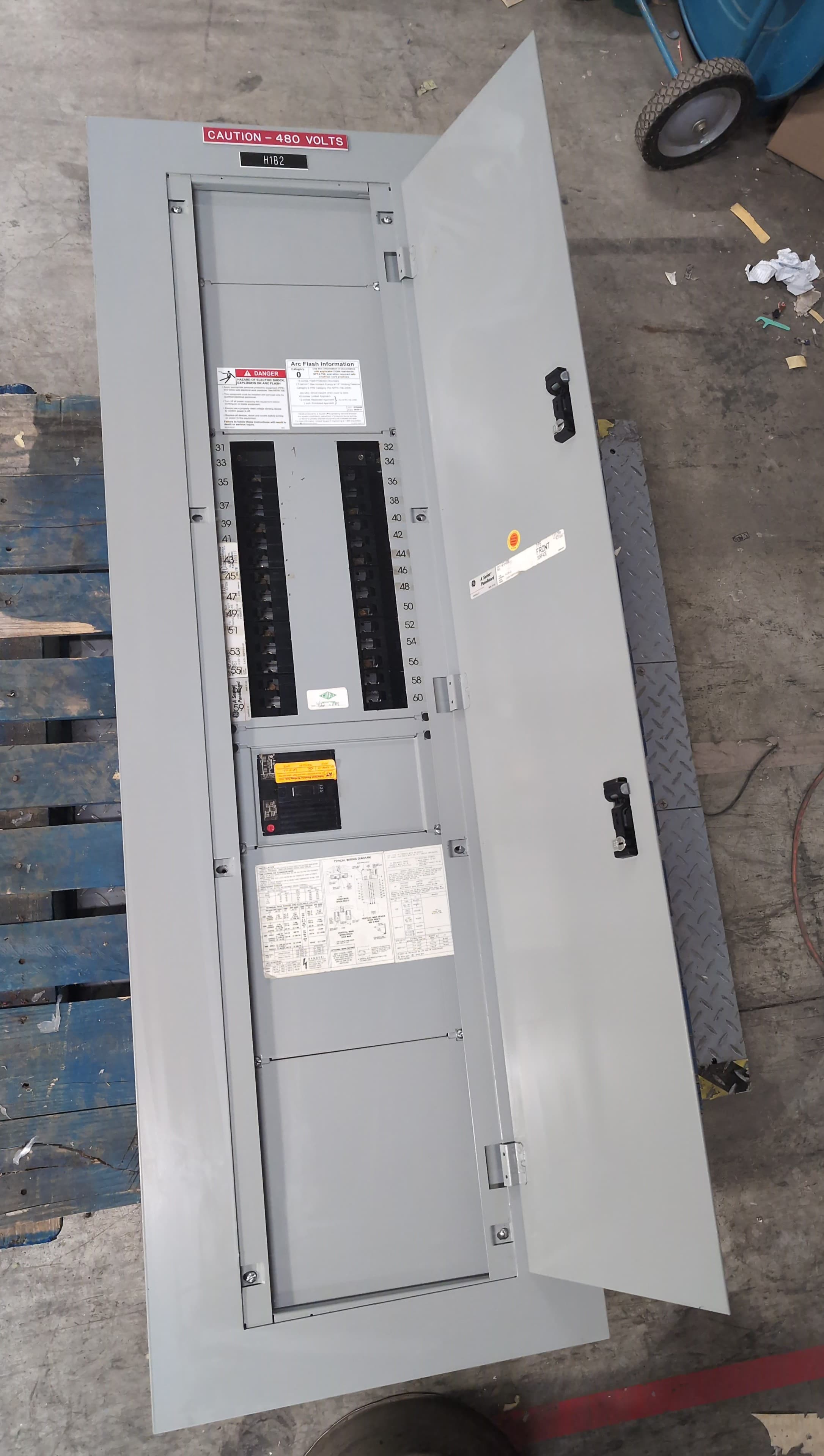 GE AEF3304MBX Panel — image 1 of 12