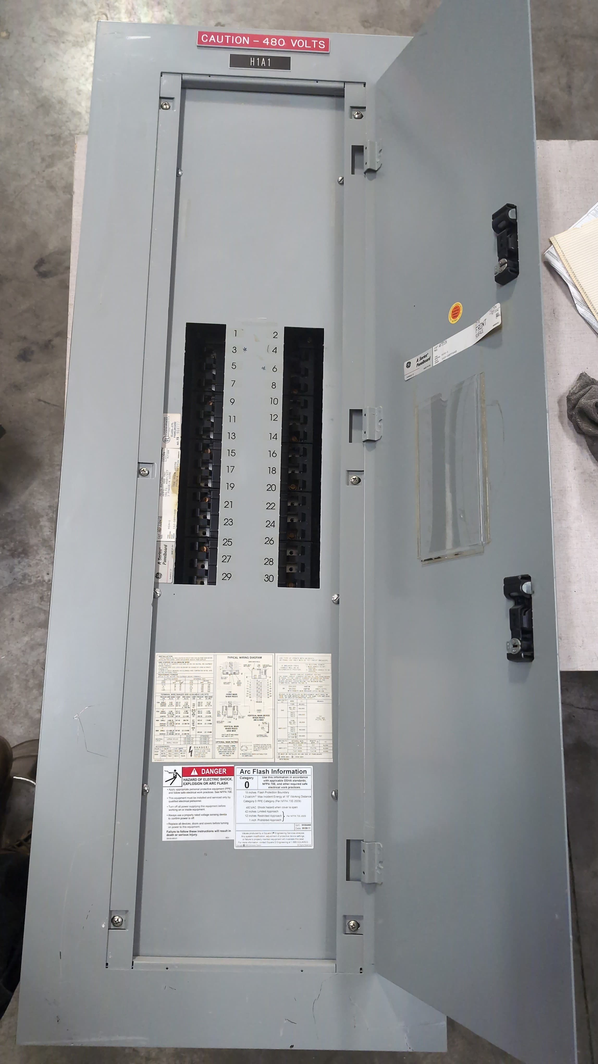GE AEF3304SB Panelboard 400A 480/277V 3PH 4W MLO Panel 30 Cir 400 Amp AB55B – image 1