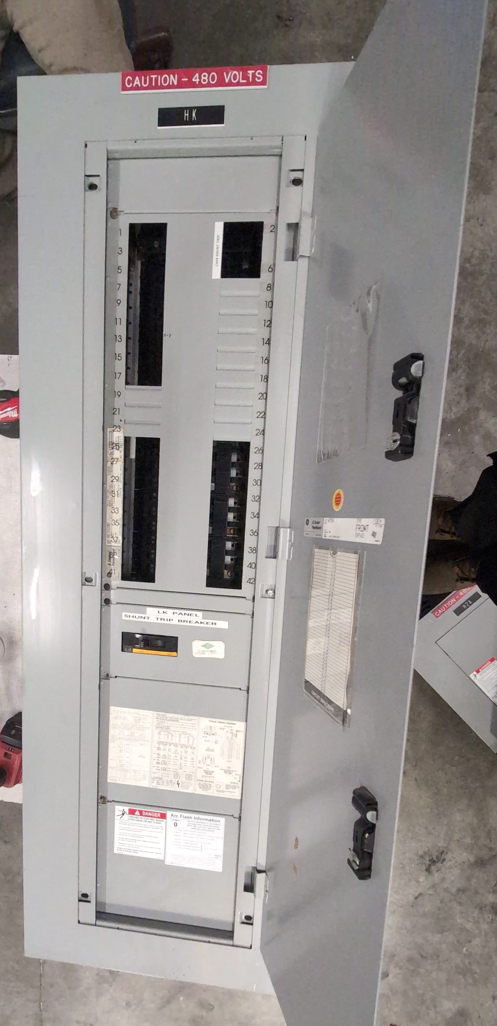 GE AEF3422MBX Panelboard 225A 480/277V 3PH MLO Panel 4W 42 Cir Subfeed 125A – image 1