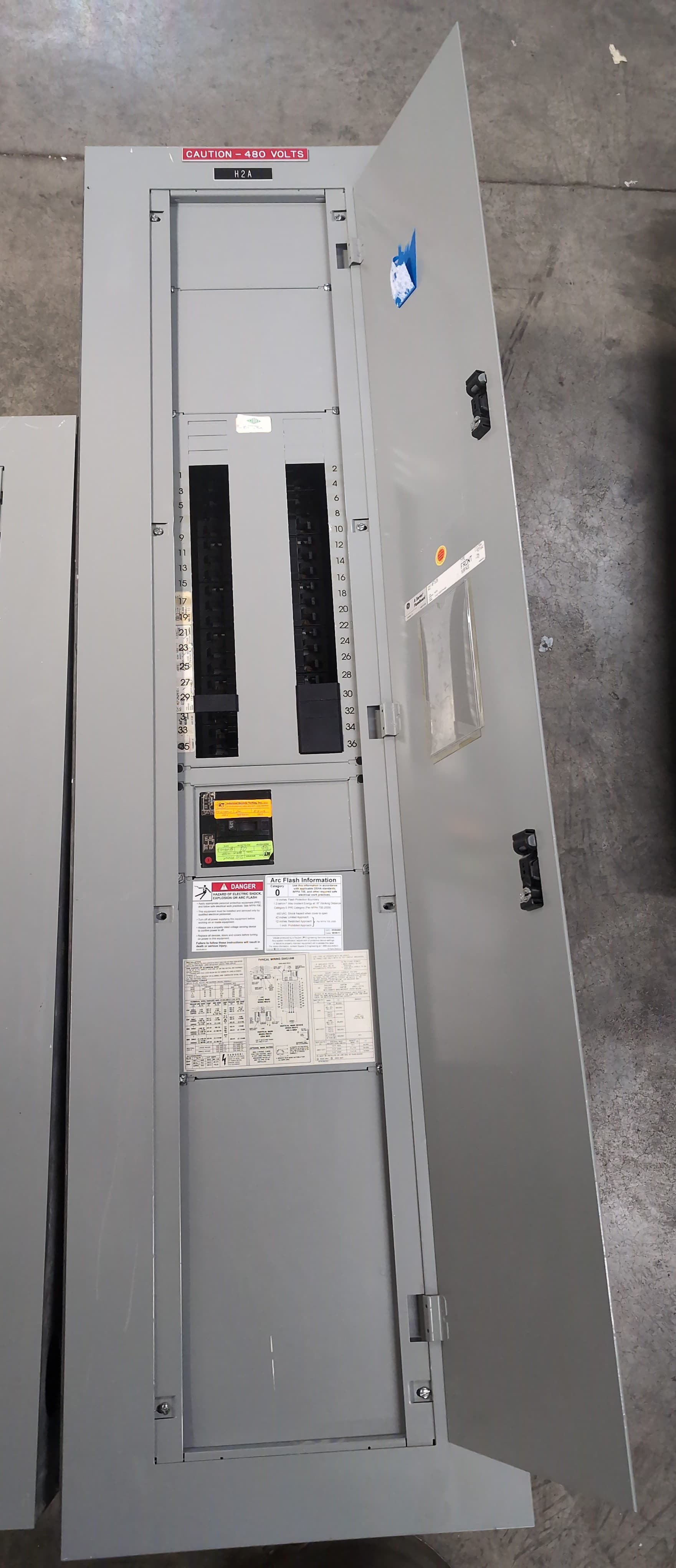 GE AEF3424MBX Panelboard 400A 480/277V 3PH 4W 42 Cir MLO Panel 125A Subfeed