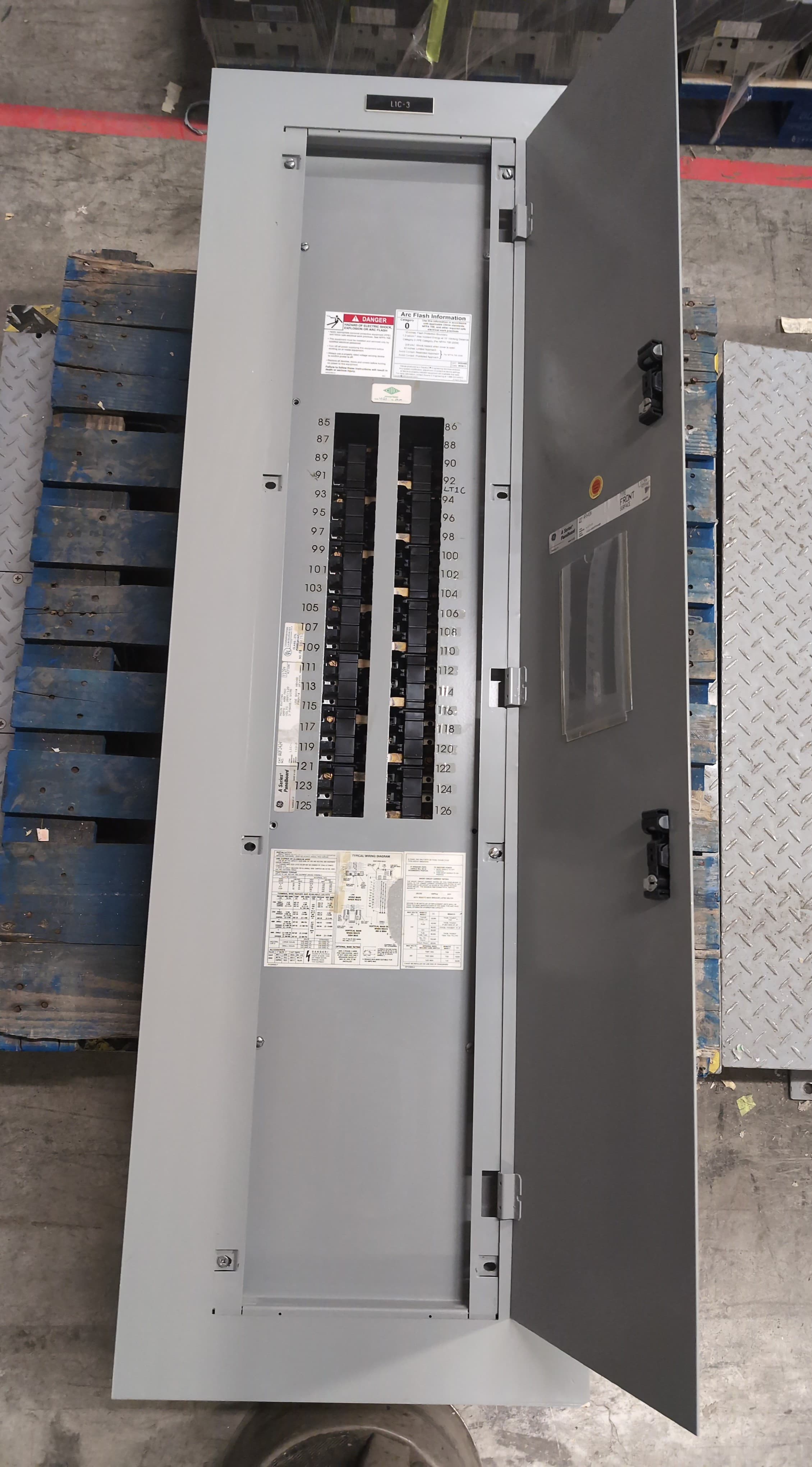 GE AQF3424 Panelboard 400A 208/120V 3PH 4W 42 Cir MLO Panel 400 Amp Main Lug