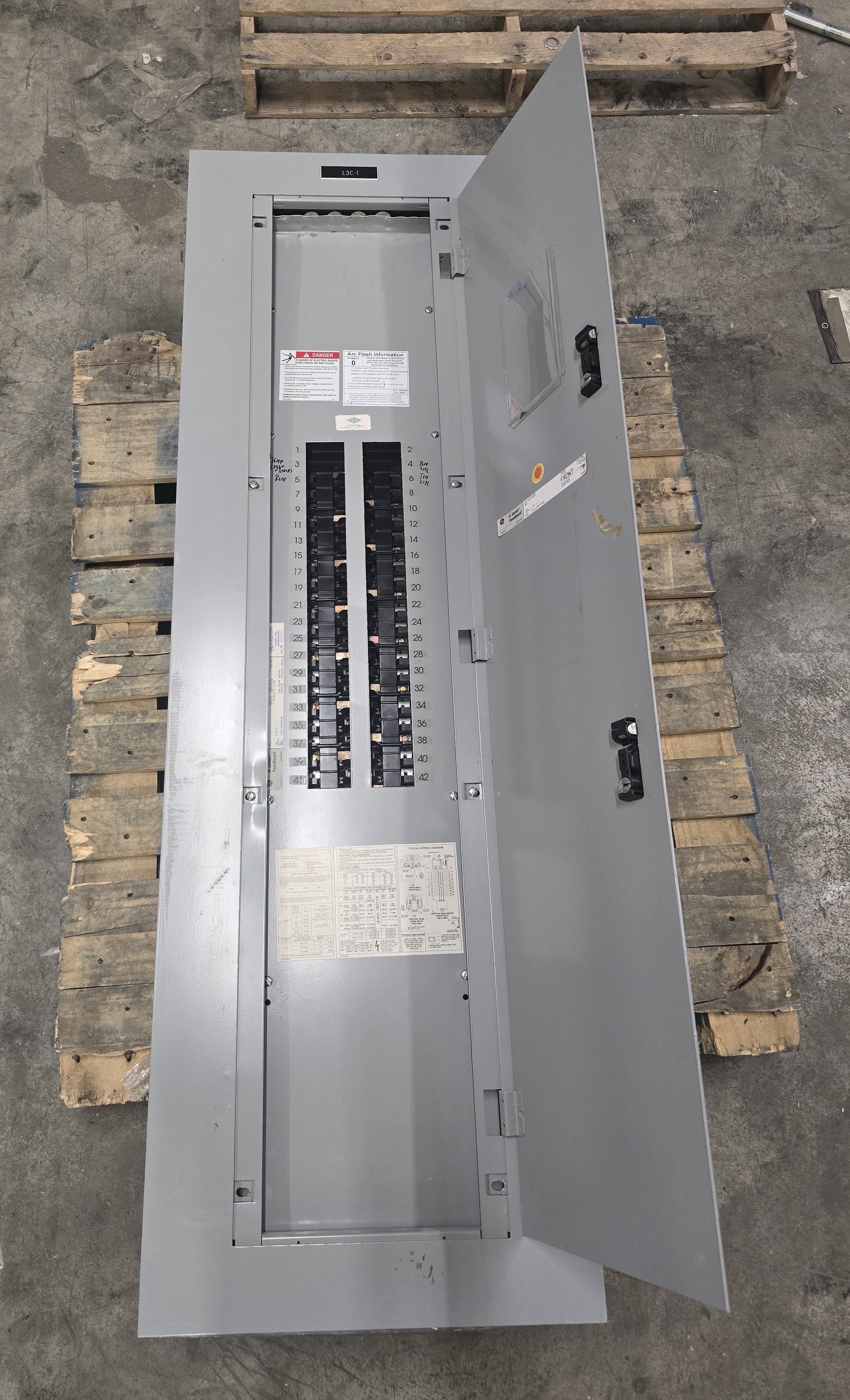 GE AQF3424MB Panelboard 400A 208/120V 3PH 4W 400 Amp 42 Cir MLO Panel AB64B – image 1