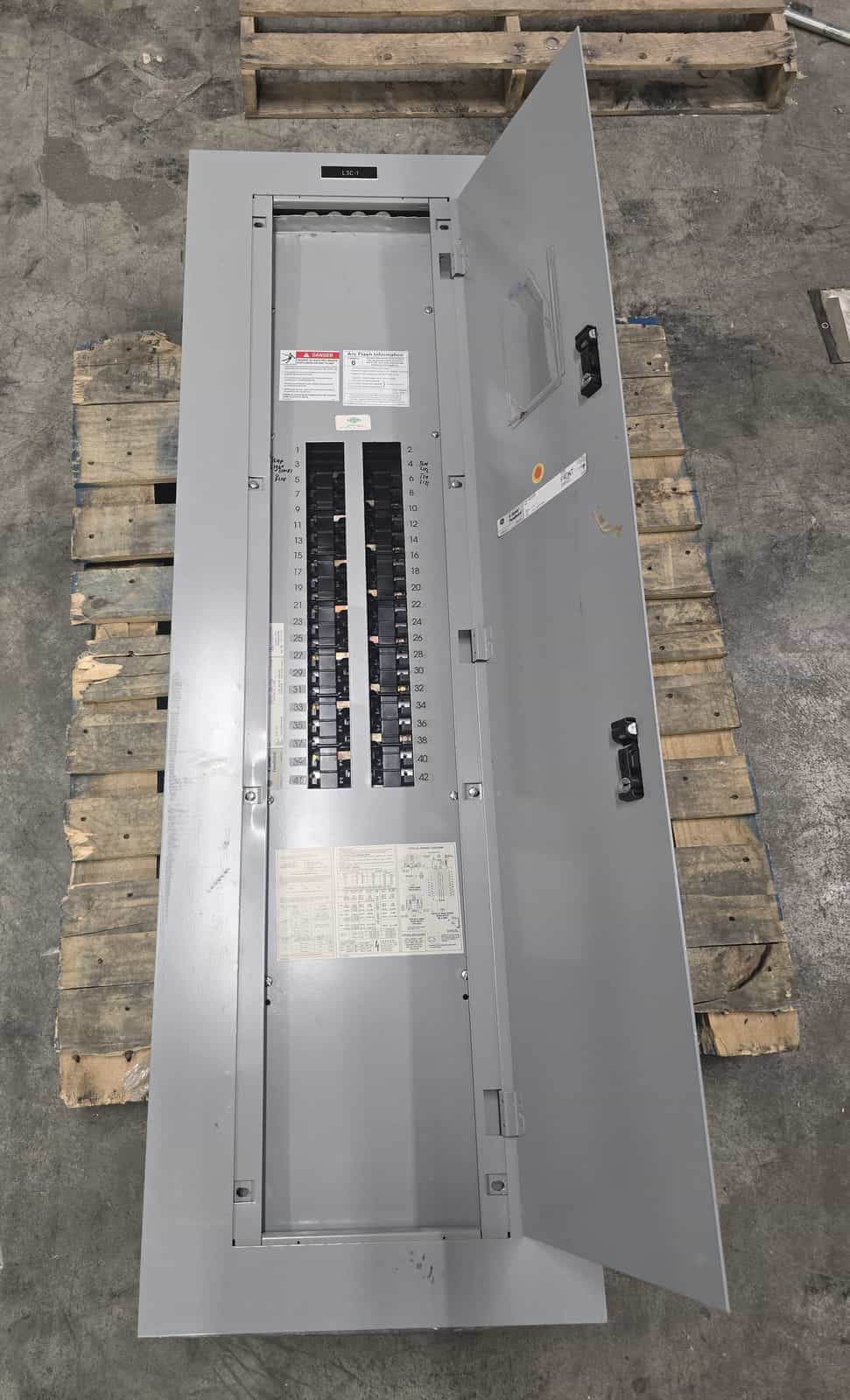 GE AQF3424MB Panelboard 400A 208/120V 3PH 4W 400 Amp 42 Cir MLO Panel AB64B