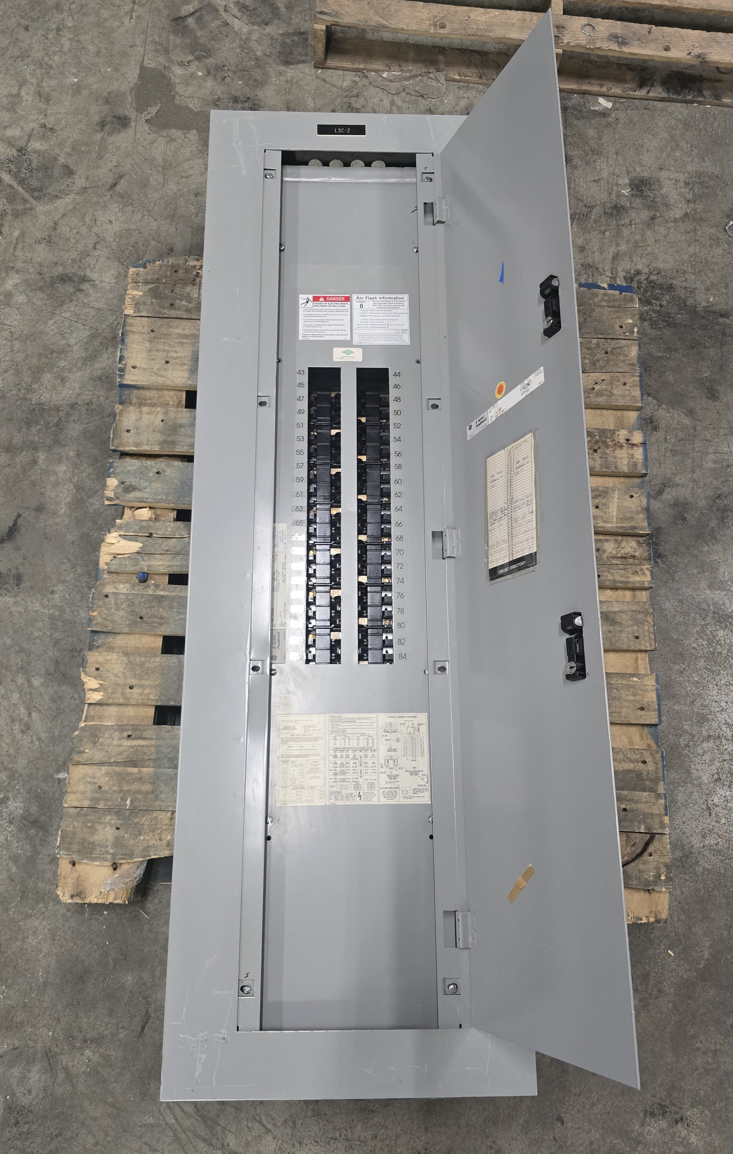 GE AQF3424SB Panelboard 400A 208/120V 3PH 4W 42 Cir MLO Panel 400 Amp Main Lug