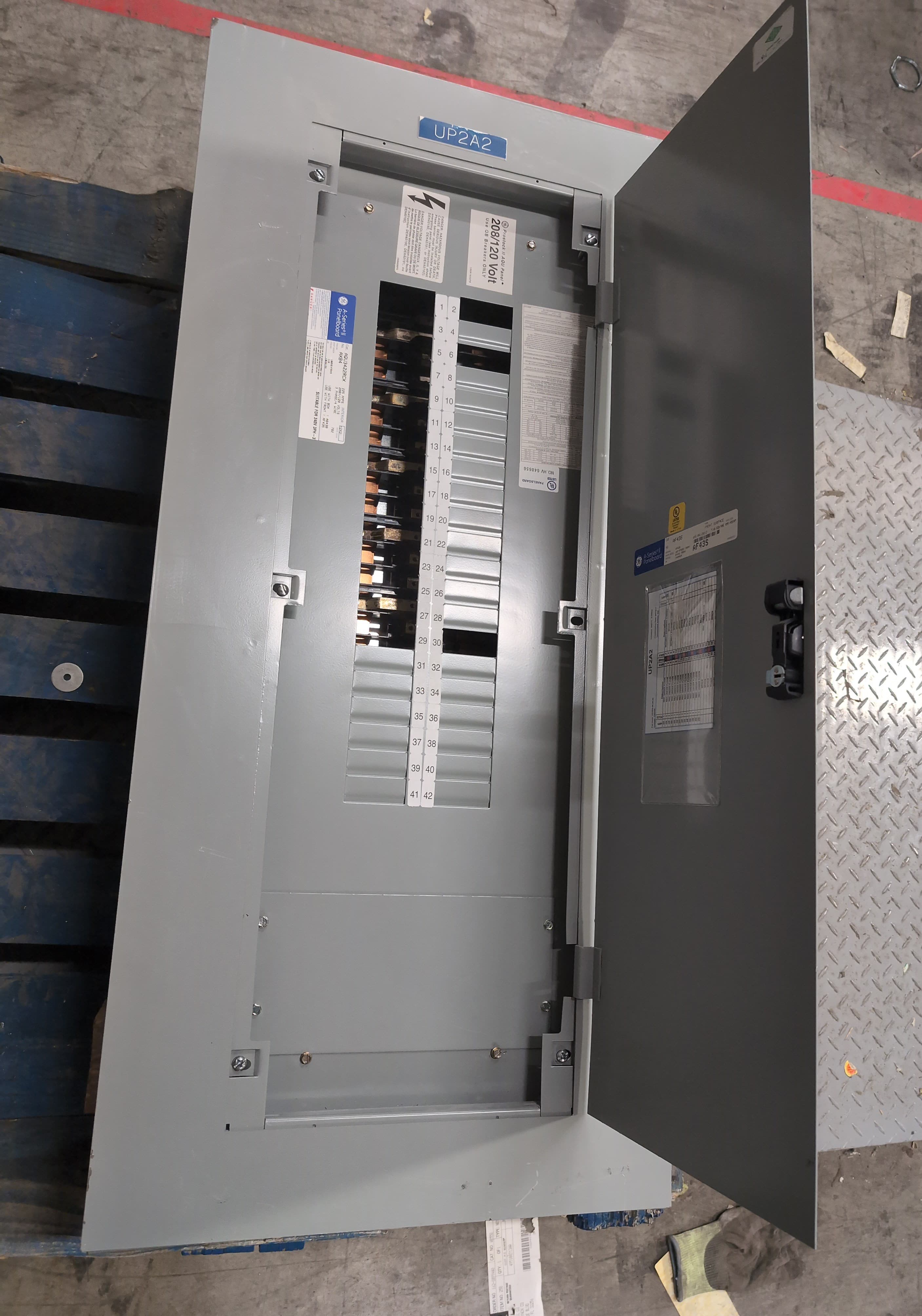 GE AQU3422RCX Panelboard 225A 208/120V 3PH 4W 225 Amp MLO Panel 42 Cir Indoor – image 1