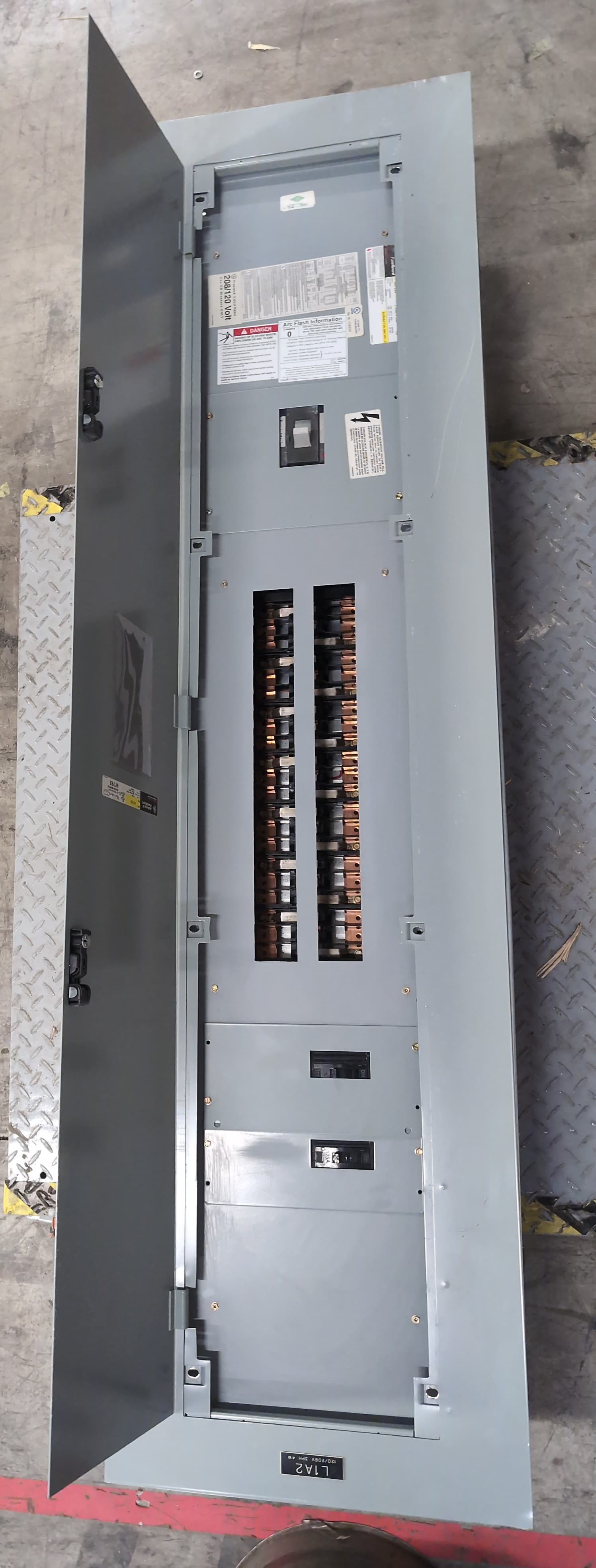GE AQU3424RCX Panelboard 400A 208/120V 3PH 4W MCB Panel 42 Cir SGHA36AT0400 – image 1