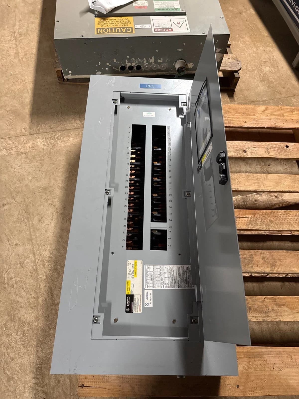 GE AQF3422MBX Panelboard 225A 208Y/120V 3PH 4W 42 Cir Main Lug MLO Panel 225 Amp – image 1