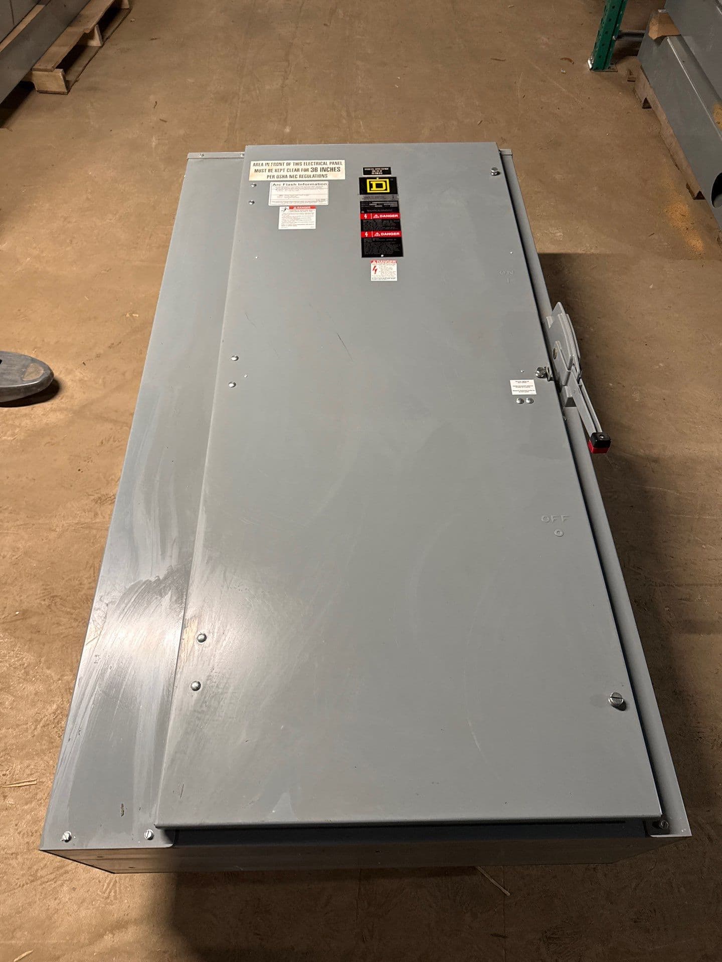 Square D H327N Safety Disconnect Switch 800A 3P 240V 3PH NEMA 1 Fusible 800 Amp – image 1