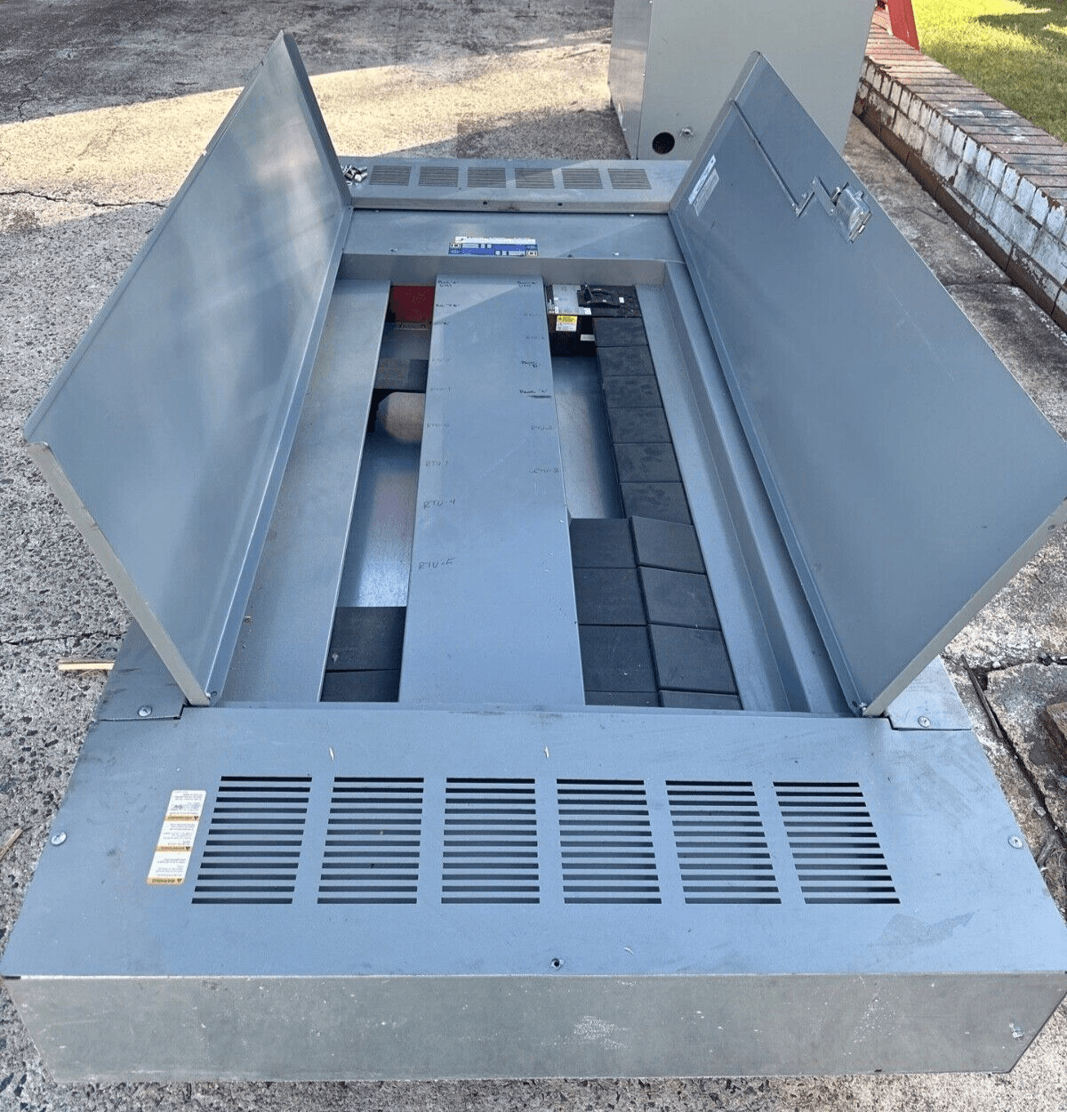 Square D I-Line Panelboard 1200A 208/120V 3PH 4W 66 Cir Indoor Encl MLO P435 – image 1