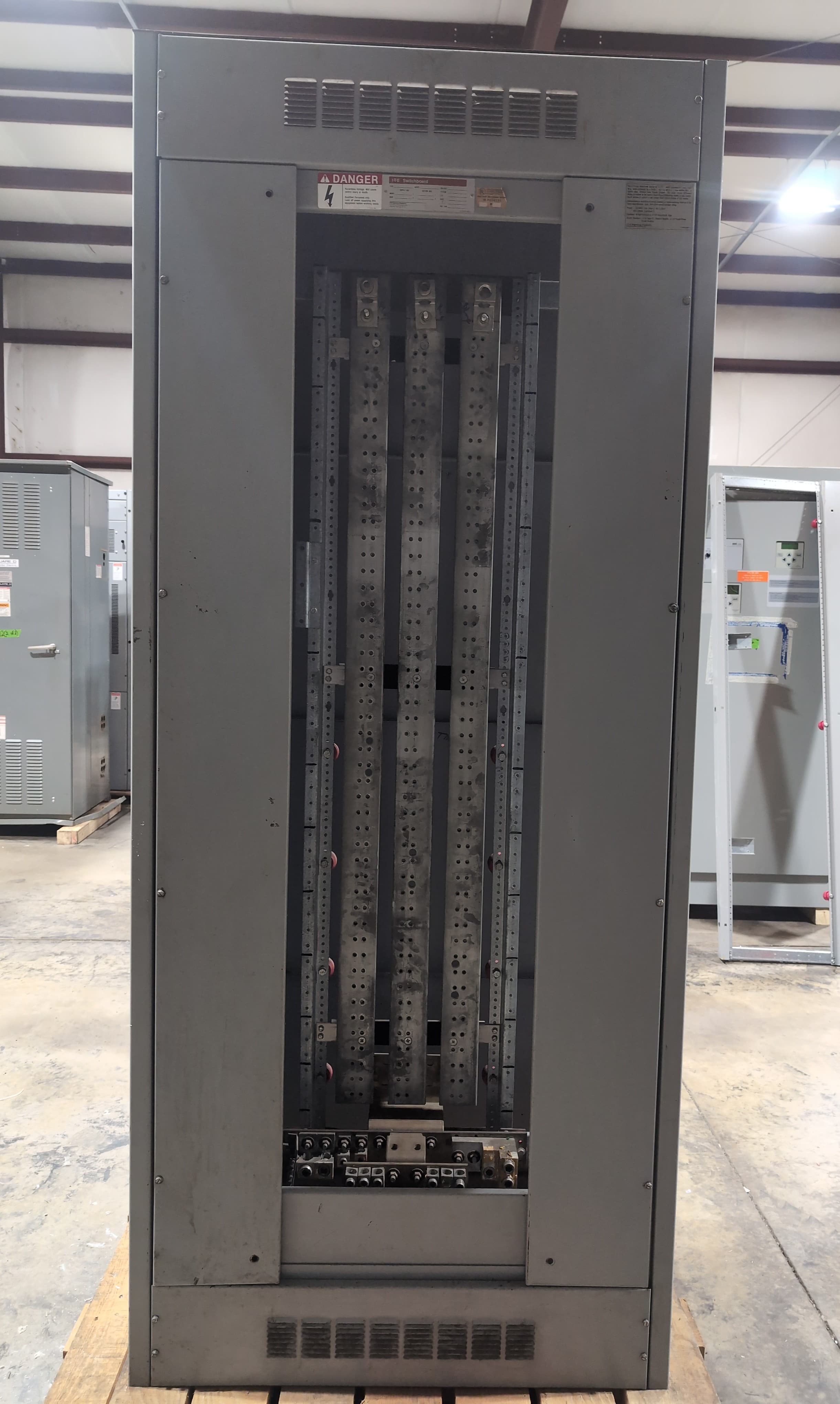 ITE Siemens FC-1 Switchboard 2000A 240/120V 3PH 4W MLO Main Lug 2000 Amp 3 Phase – image 1