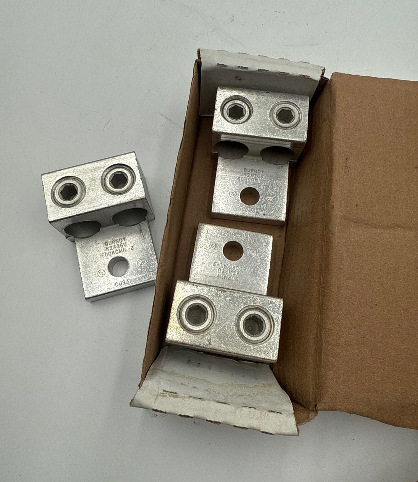 Burndy K2A36U Mechanical Terminal Lug 2 AWG to 600 KCMIL Str 1/2" Stud 3PC – image 1