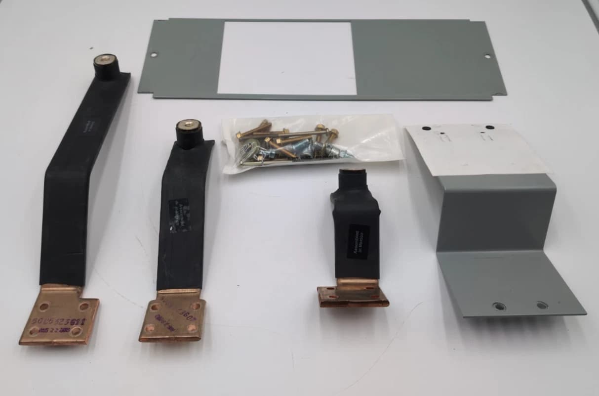 Eaton KPRL4LG 600A 600V Mounting Kit 3P 600 Amp LGH LGE Breakers Single 17" Long – image 1