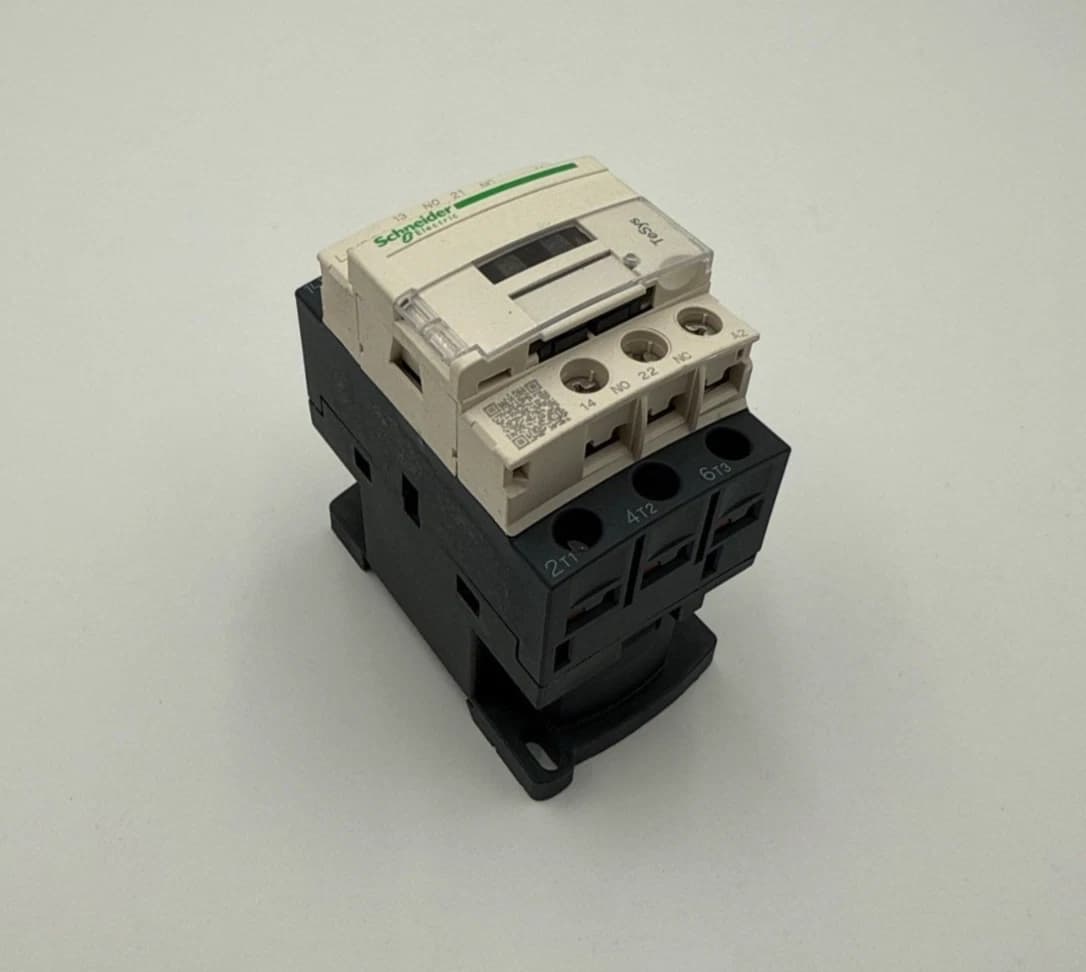 Schneider Electric LC1D09 Contactor 25A 3P 600V 3PH 7.5HP Coil 120V LC1D09G7 – image 1