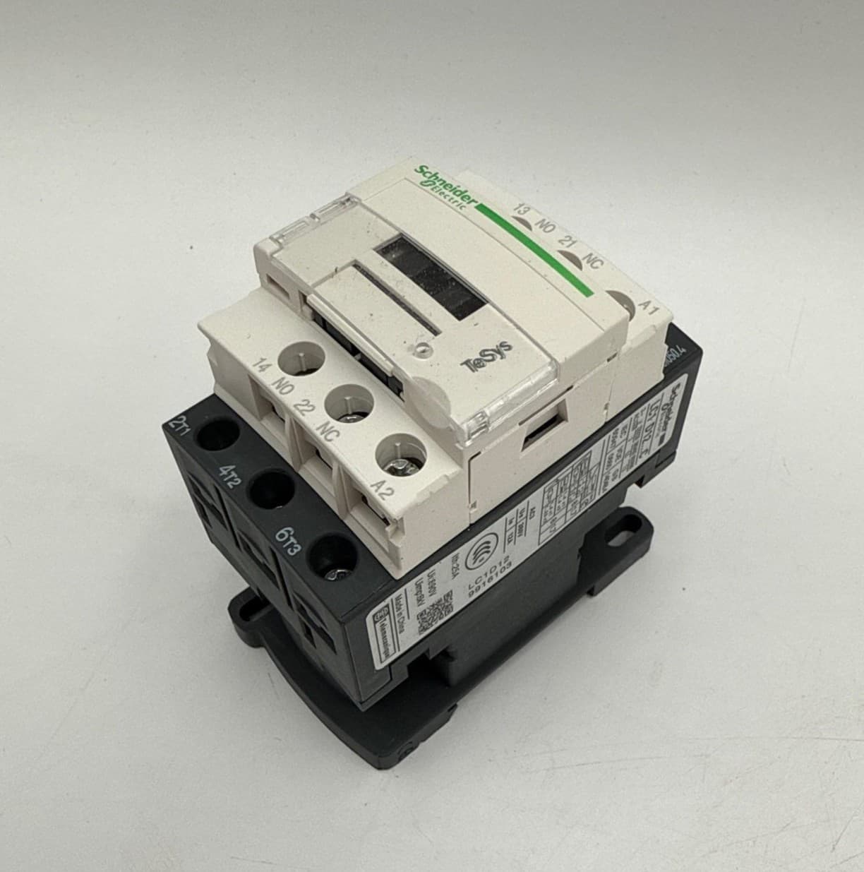 Schneider LC1D12U7 Contactor 12A 3P Coil 240VAC Non-Reversing 7.5 HP at 480V – image 1