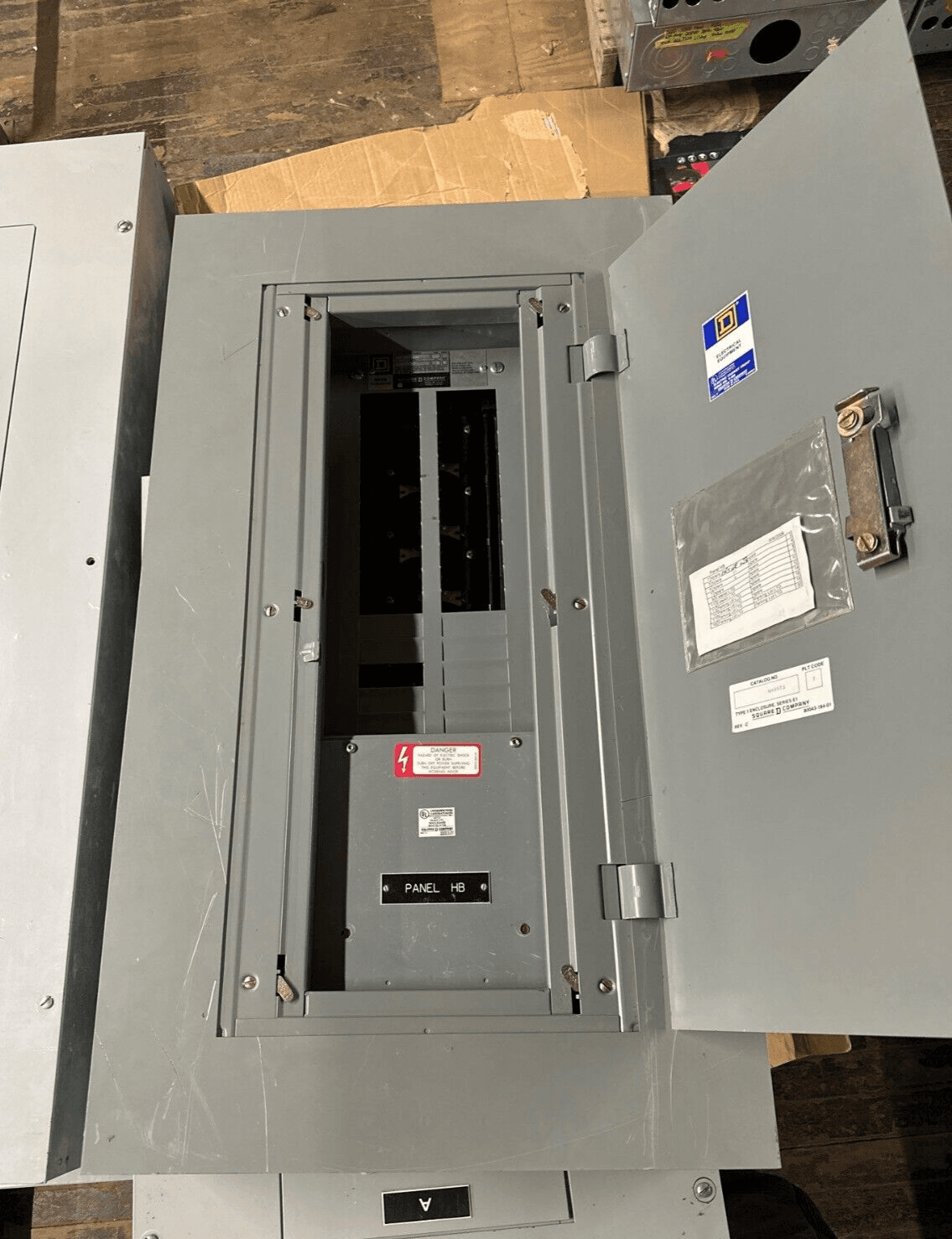 Square D NEHB Panelboard 100A 277/480V 3PH 4W Indoor Encl 30 Cir MLO P001 – image 1