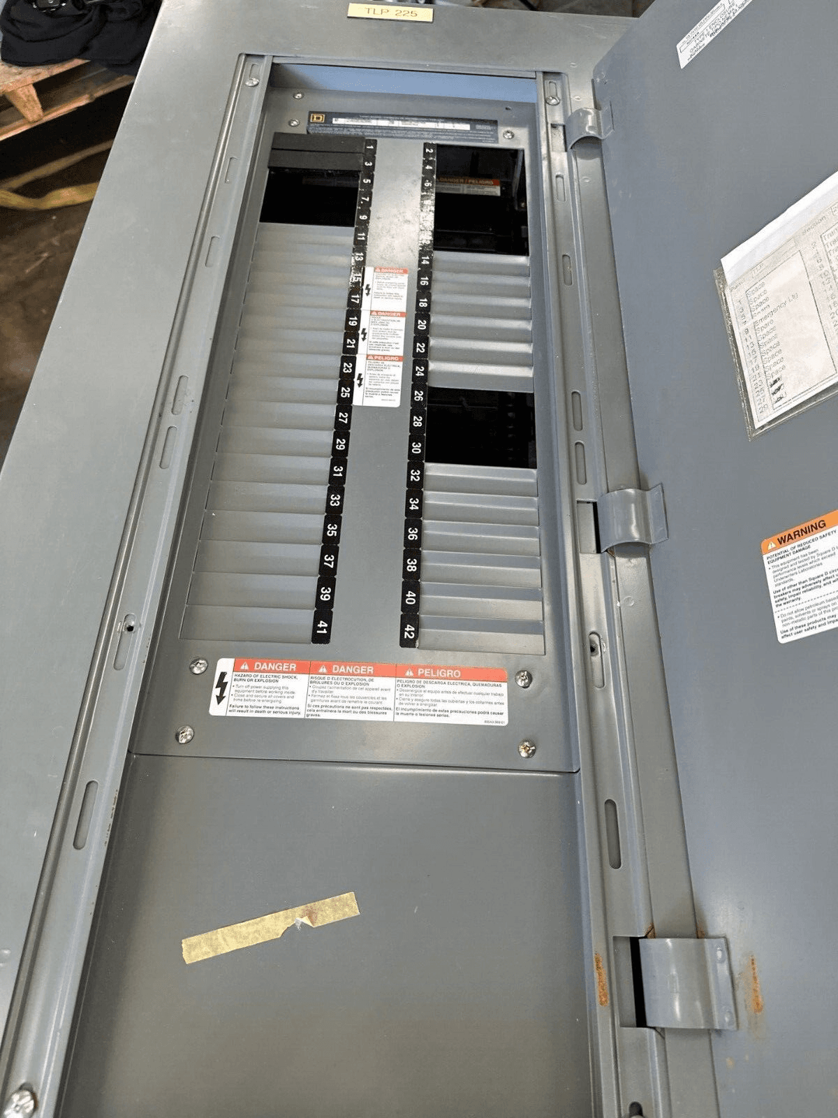 Square D NF Panelboard 250A 600Y/347V 3PH 4W Main Lug MLO Indoor Encl P334 – image 1