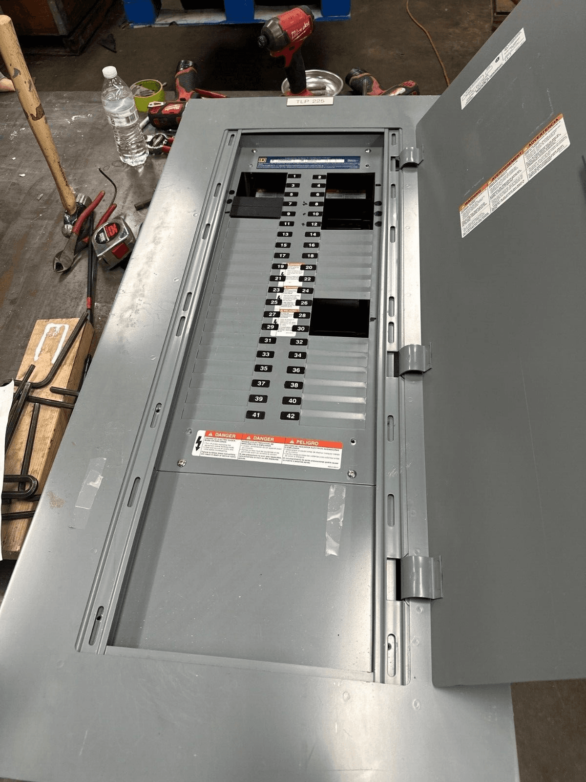 Square D NF Panelboard 250A 600Y/347V 3PH 4W 42 Circuit Indoor Encl MLO P346 – image 1